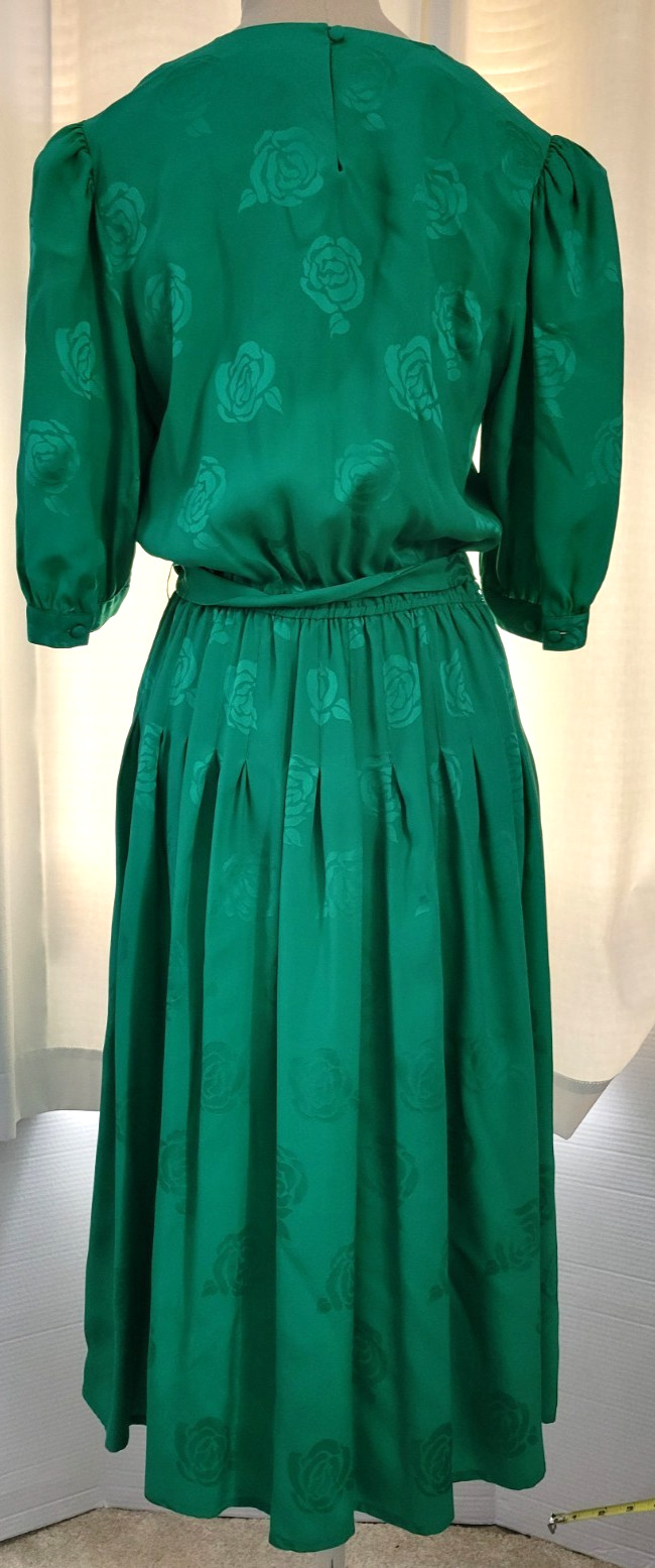 VTG 80s Papell 100% Silk Green Belted Stretch waist Dress size 12P Half Sleeve