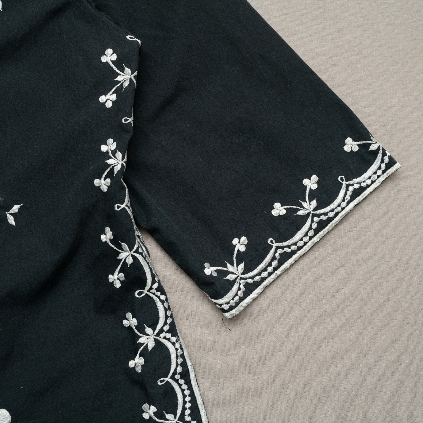 Vintage 70s Chuchi Boho Black White Embroidered Button Up Shirt Jacket Large