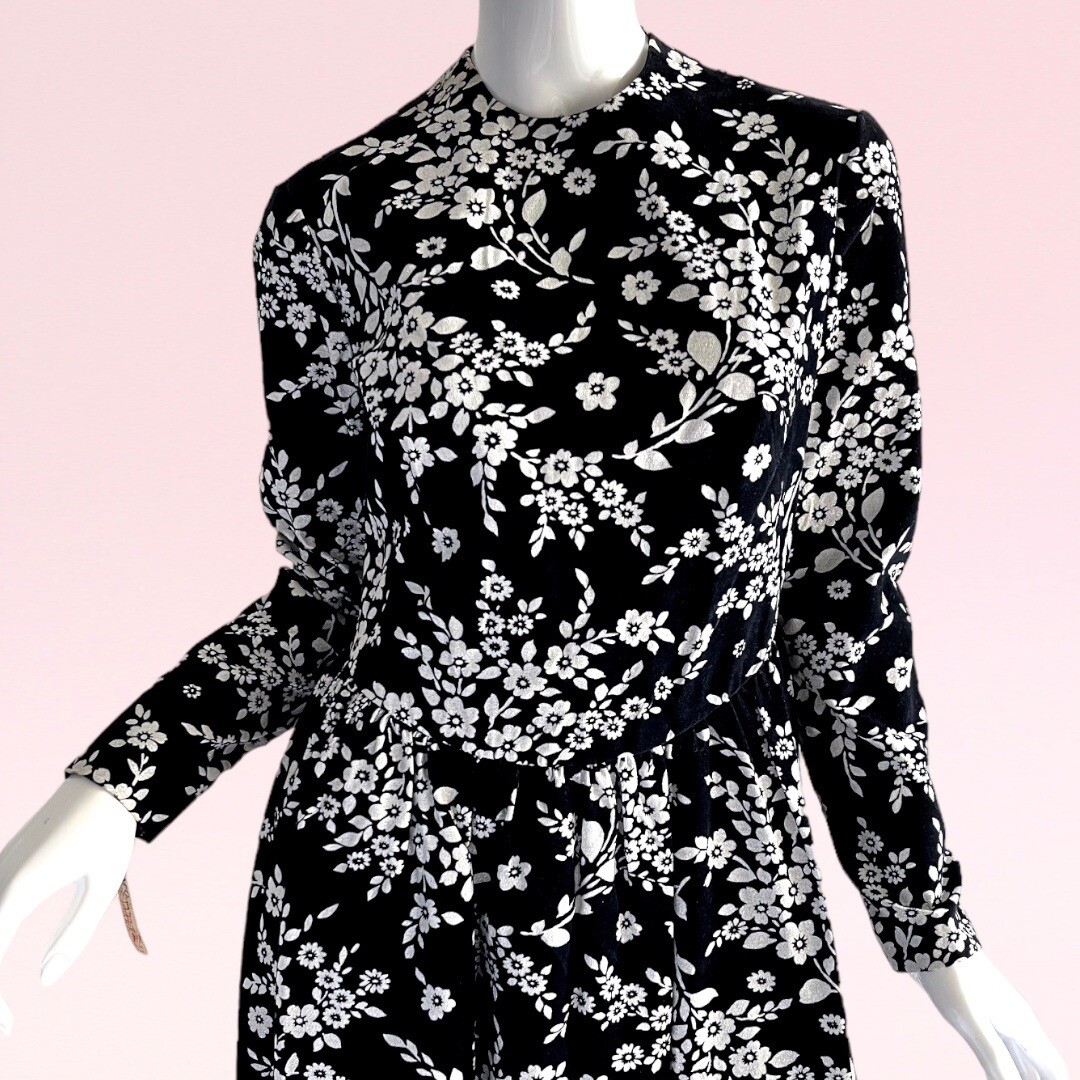 1970s Vintage Geoffrey Beene Boutique Metallic Velvet Floral Evening Party Dress
