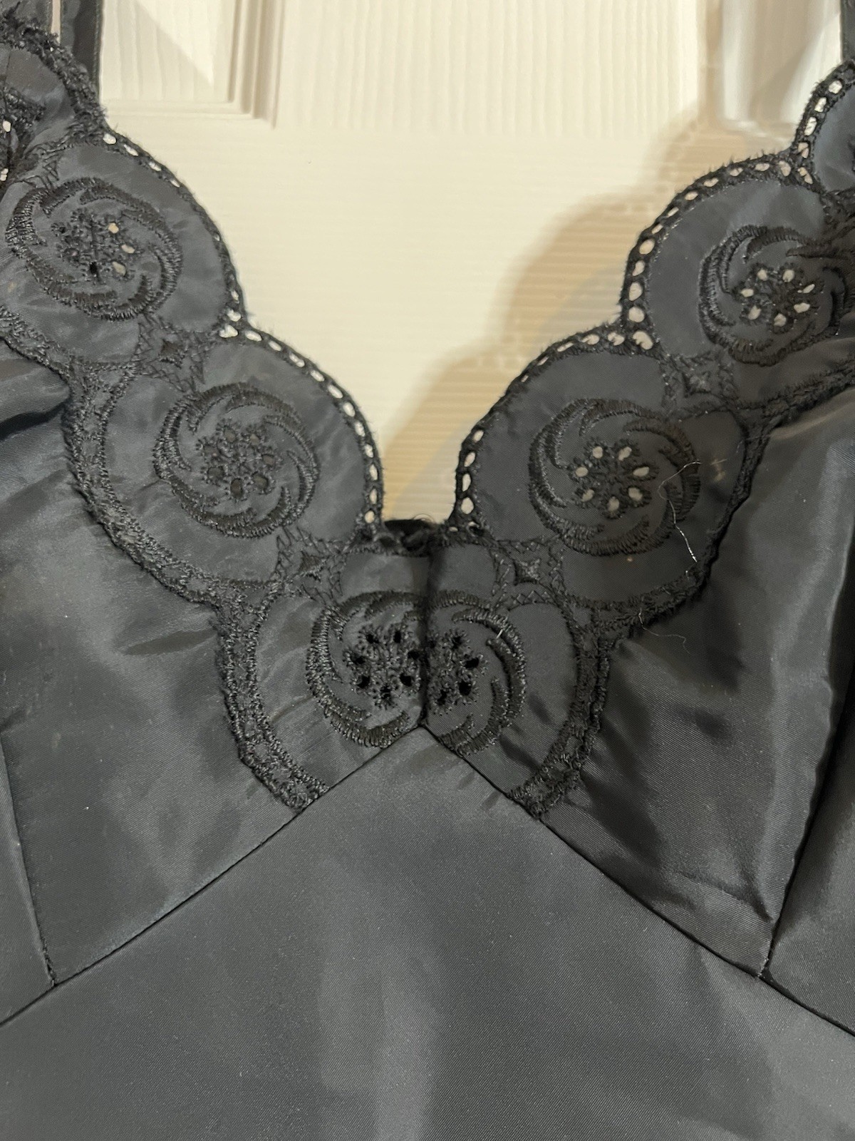 Vintage 1960 Val Mode Full Slip Black Embroidered Lace Size 34 Dacron/nylon