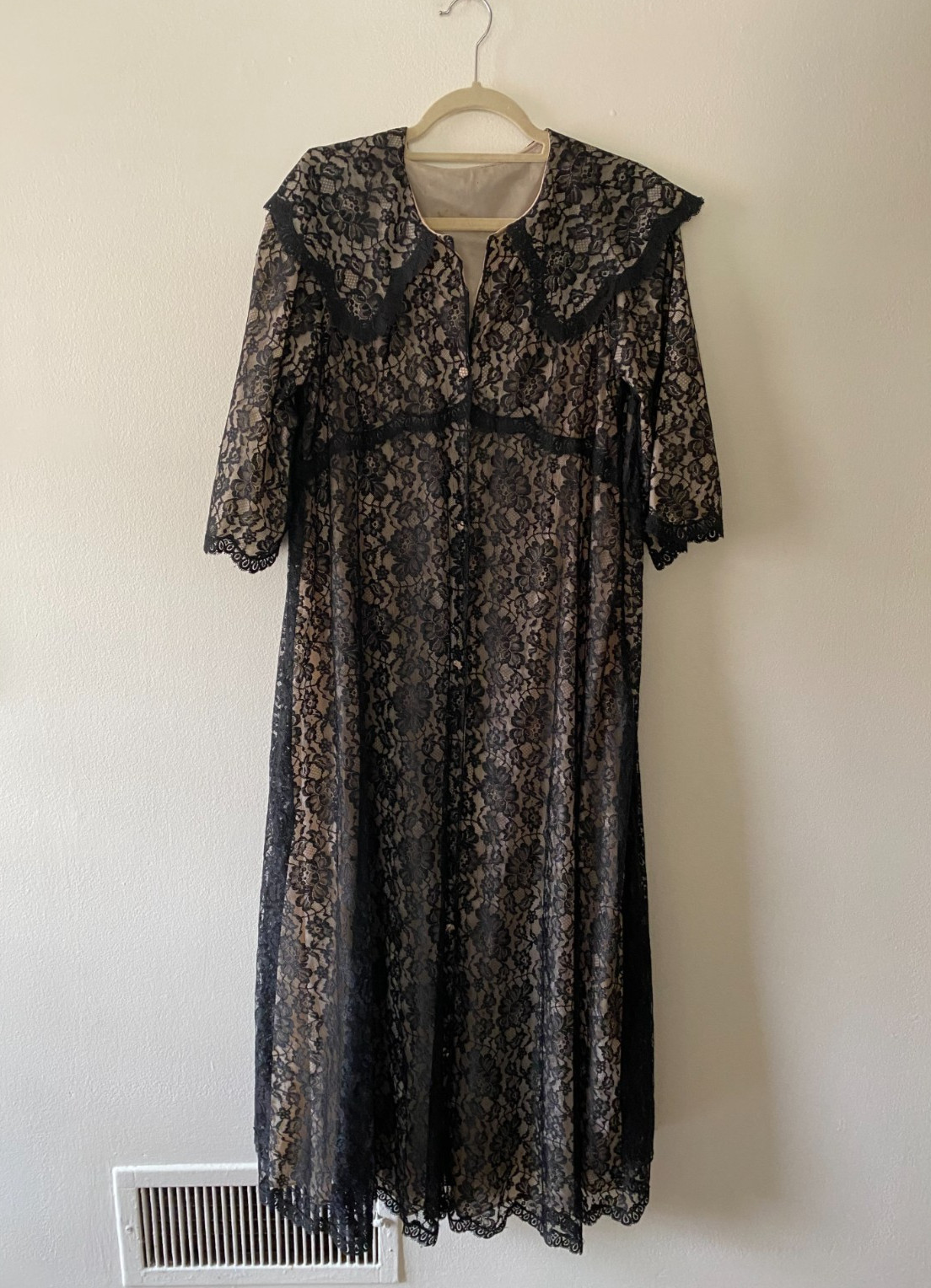 Vintage 1960s Black Lace Collared Robe Boho Coquette Unique M/L Gothic MCM Rare