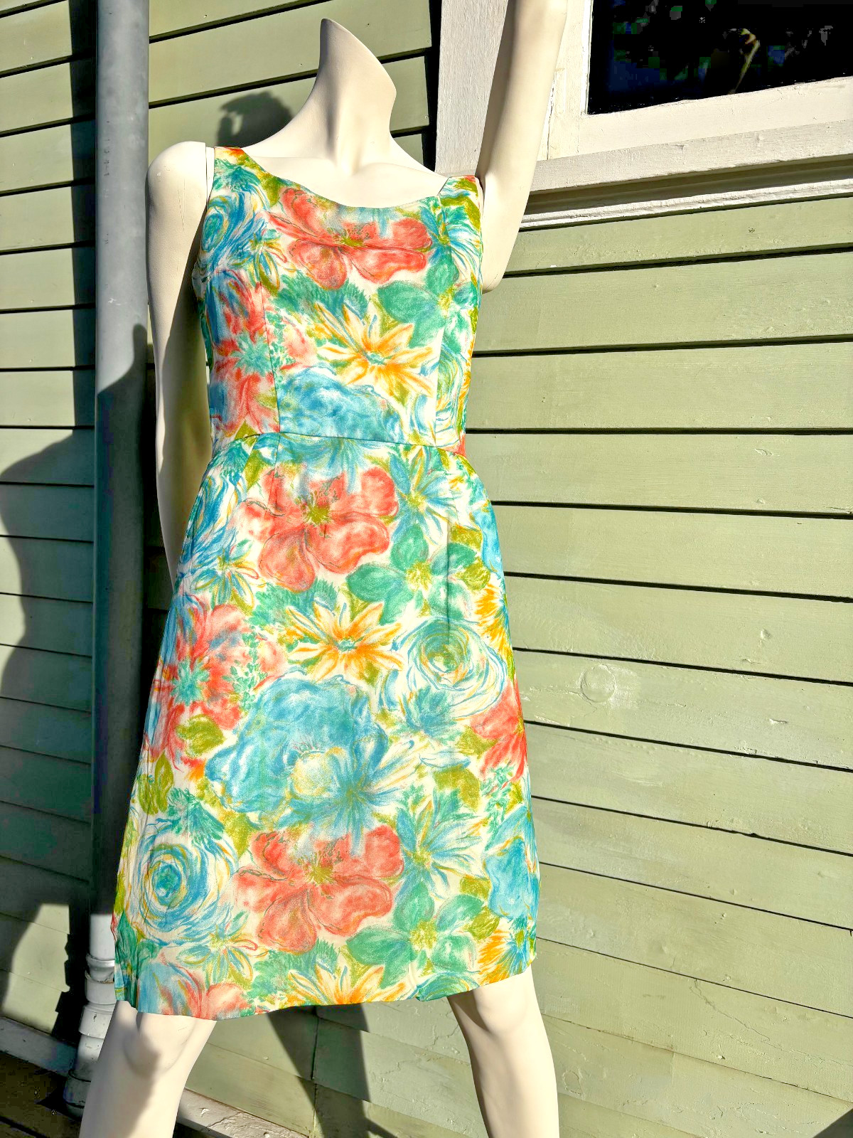 1950/60’s Sleeveless Boat Neck Floral Sun Dress Zip Up Back Big Bright Flowers