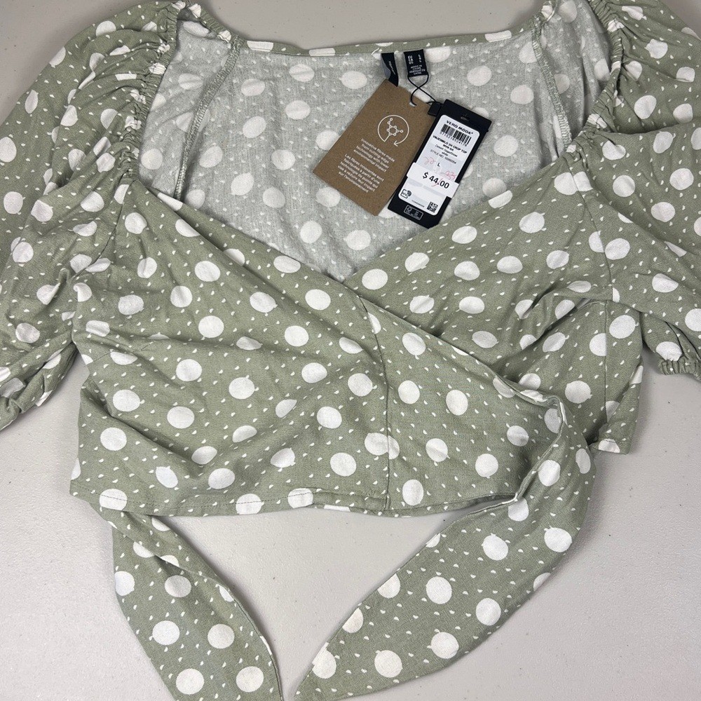 Vera Moda Dessert Sage/Snow crop Top NWT Perfect condition!!