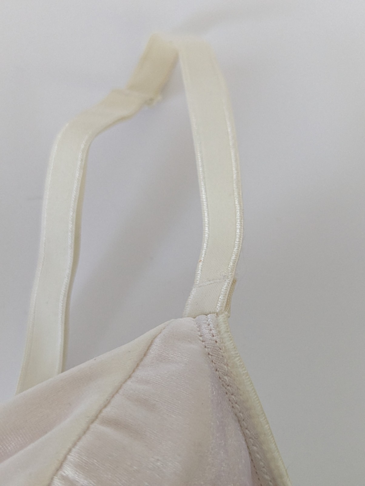 Vintage Victorias Secret Second Skin Satin Bra Miracle White Bow 34C 2002