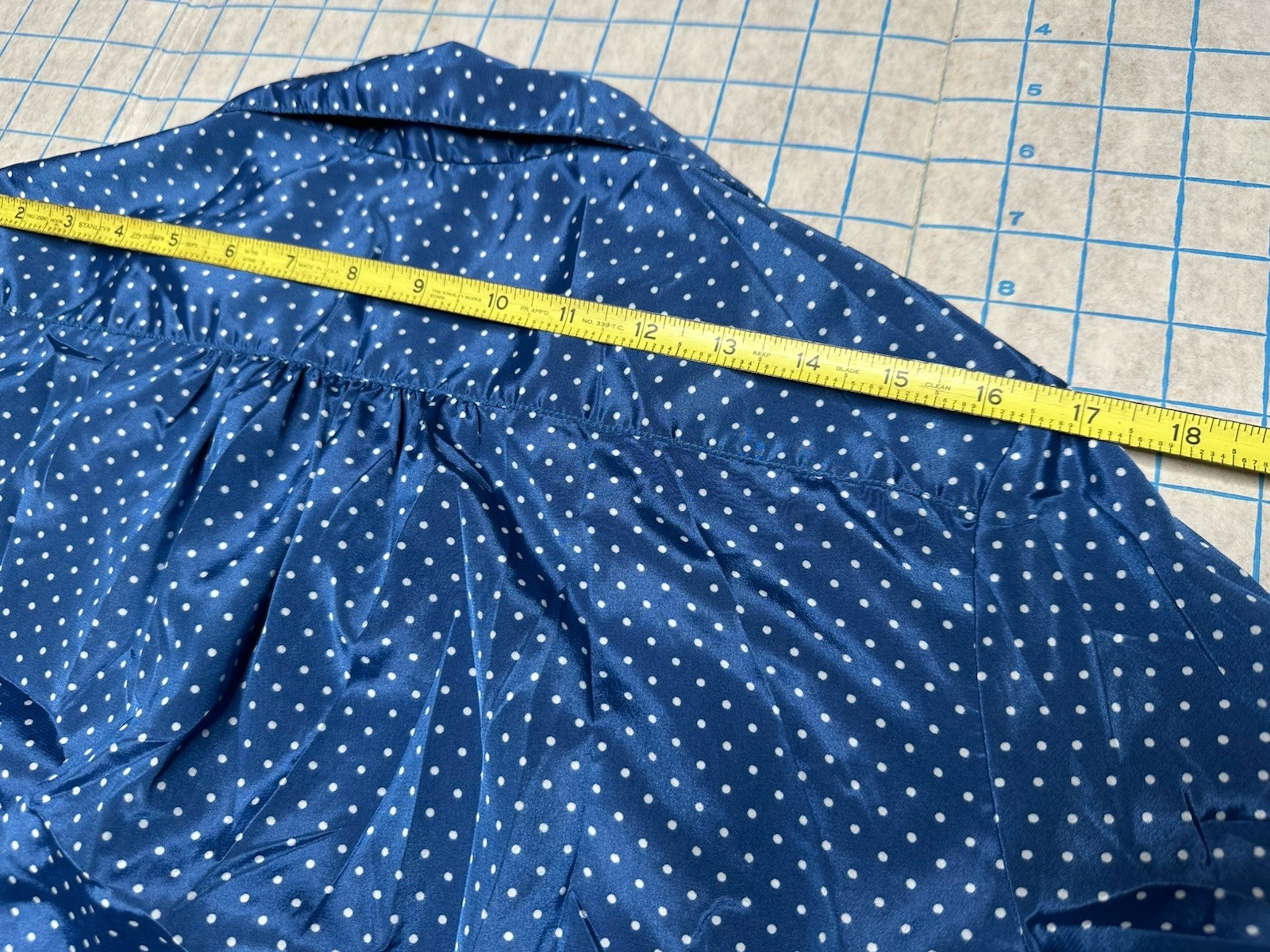 Vintage Lady Manhattan 70s Polka Dot White Blue Button Up Collared Blouse Pin Up