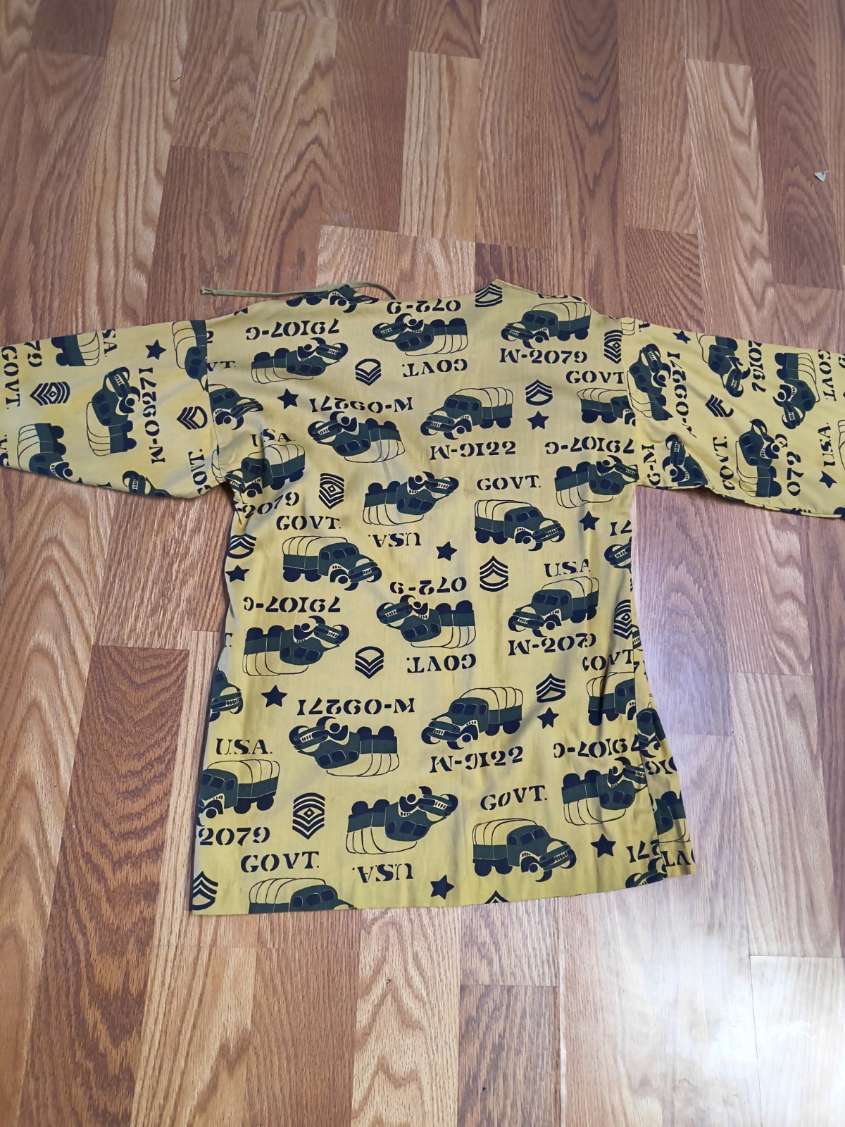 Vintage Miss Fashion Shirt Womens M Army Truck Novelty Print Grommet Trim