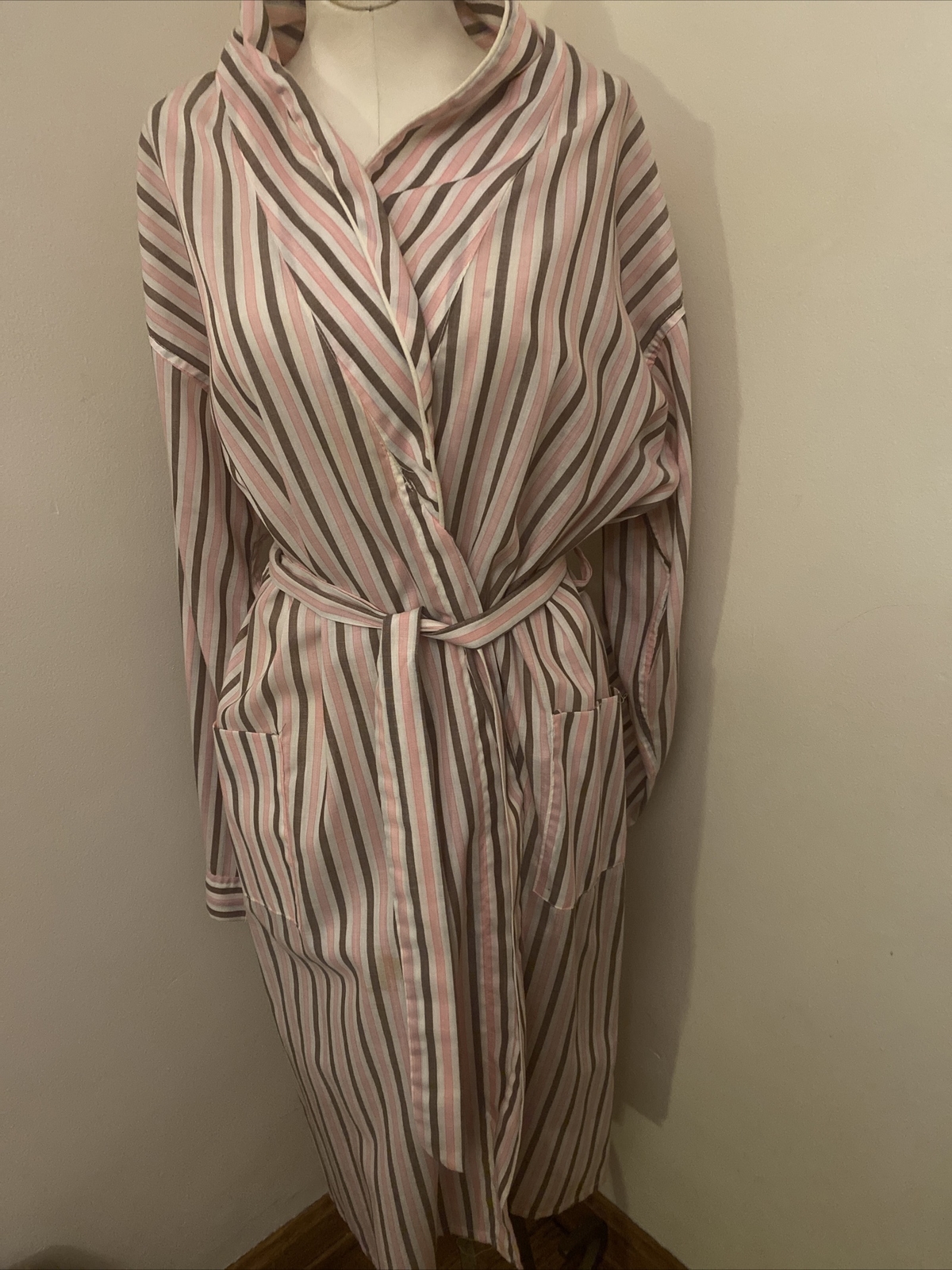 Vintage Lawson permanent Press Printed Stripes Women’s Robe Size Med.