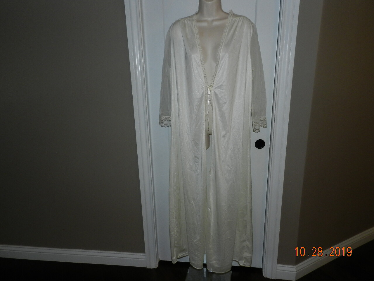 New NWT Vintage Private Treasures By Avon Lingerie Robe Ivory S M L one size