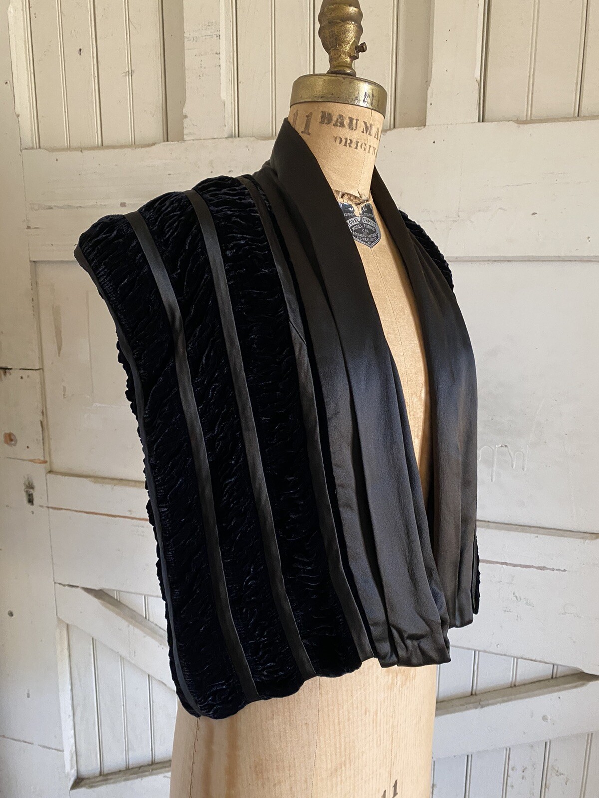 Vintage 1930s Black Silk Velvet Coffin Pleat Capelet Gothic Evening Cape