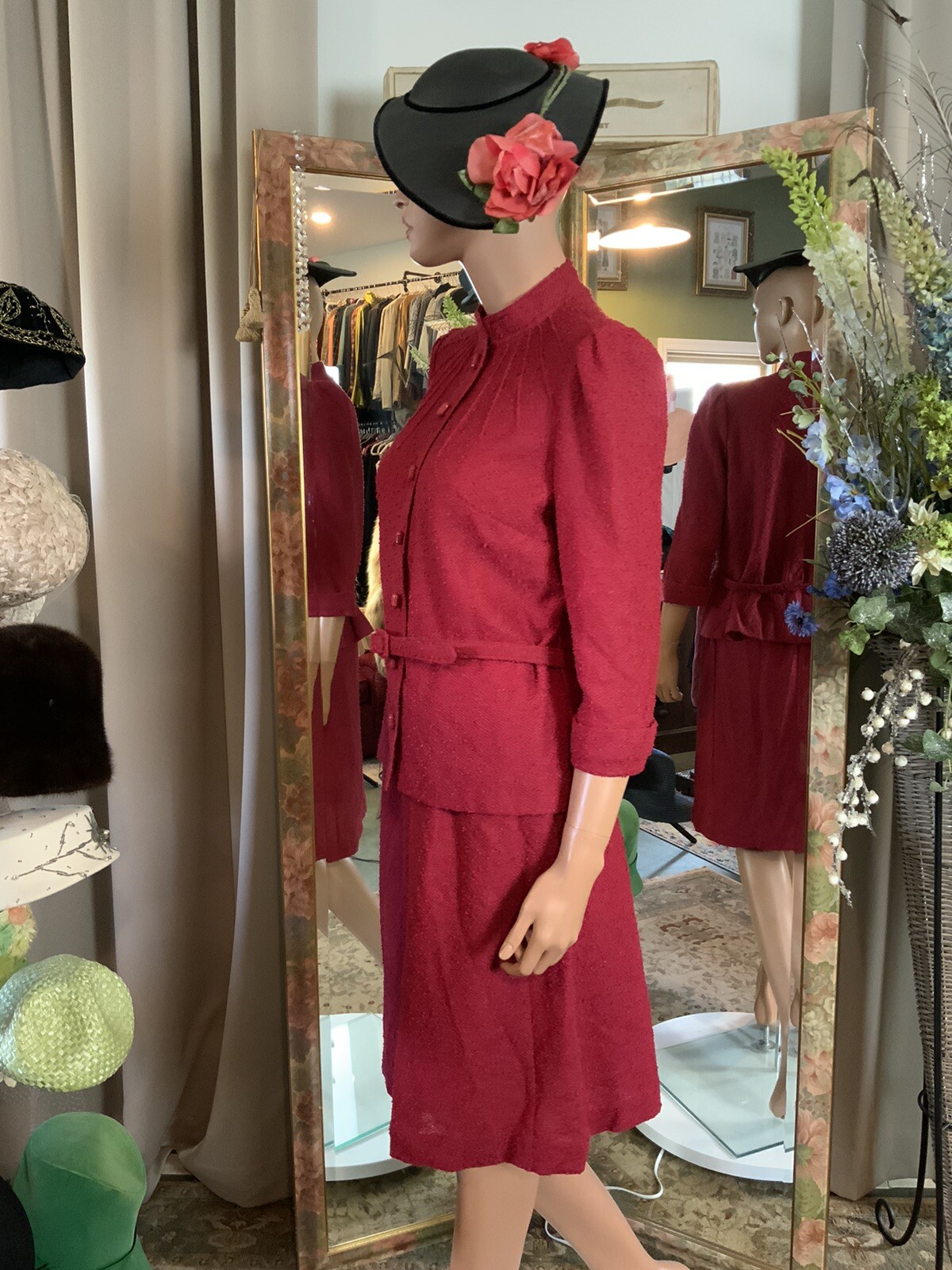 Leslie Pomer Vintage 1960s Red Boucle Belted 2 Piece Skirt & Top Suit Sz 10