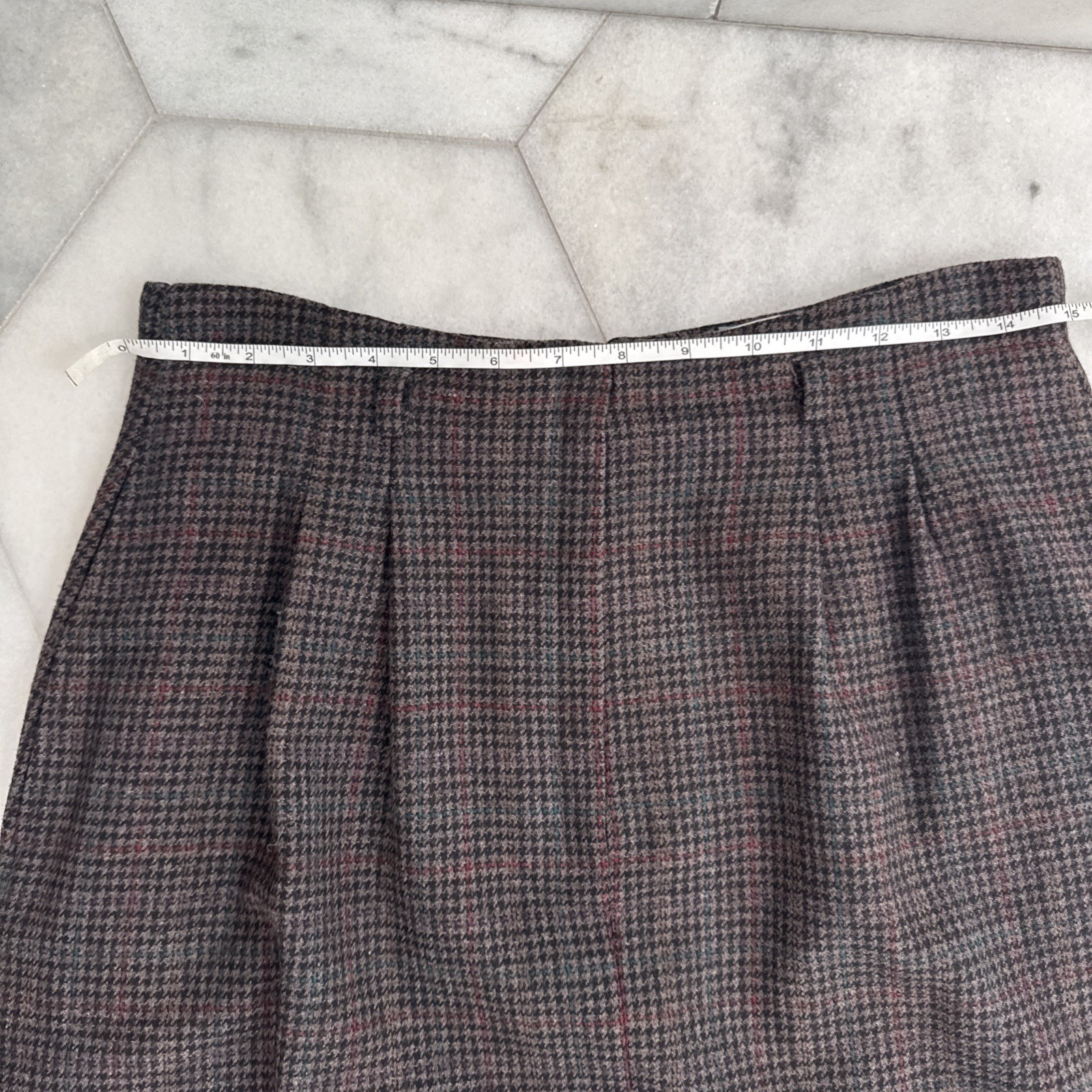 St. Johns Vintage 1980’s, Tweed/Houndstooth skirt, W 6-8 pleats, Trending 2025