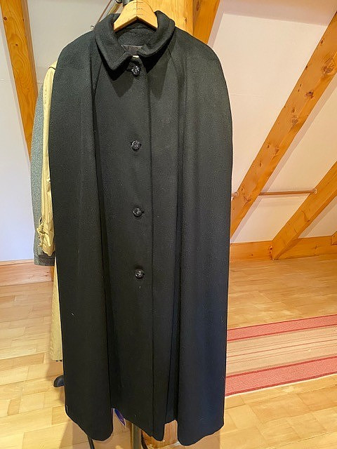 Vintage Custom Made Black Wool Cape beyond excellent condition – 4 buttons