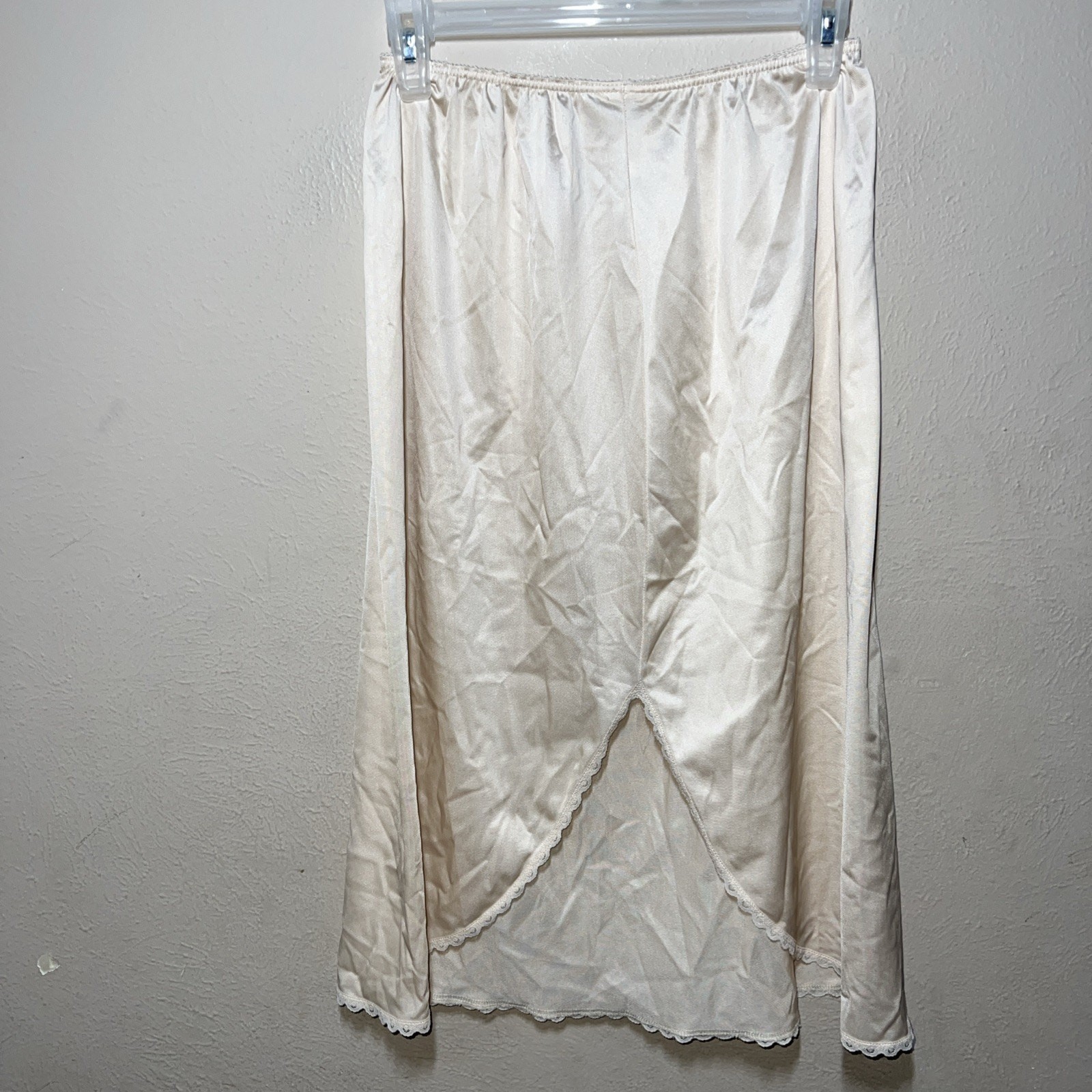 WARNERS PERFECT MEASURE 55308 HALF SLIP SATIN BEIGE LARGE ANTRON III NYLON 27”