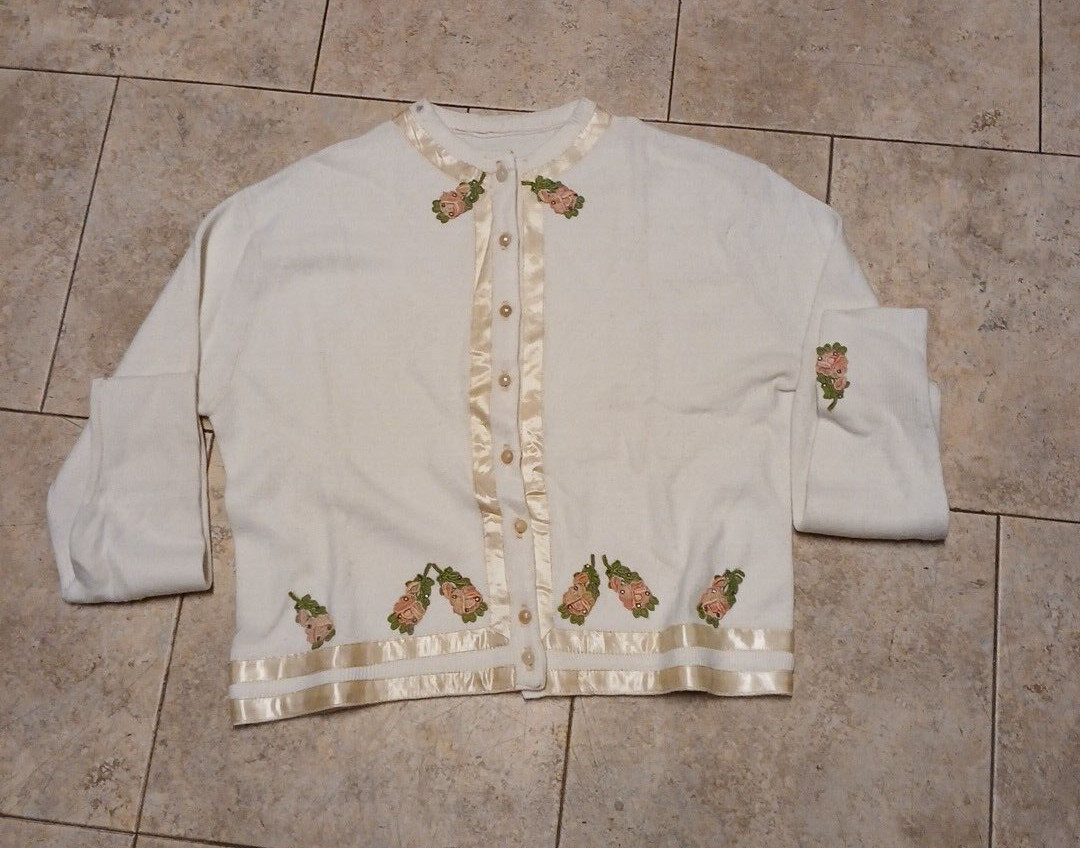 Vtg 50s Angora Ivory Wool Floral Sweater satin floral appliques Lovely!