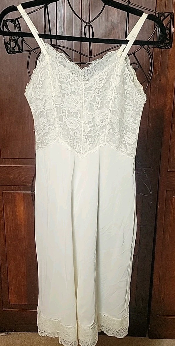 Vtg 50s Vanity Fair Tricot Nylon Full Slip Off White Sz 32 Embroidered Tag Lace