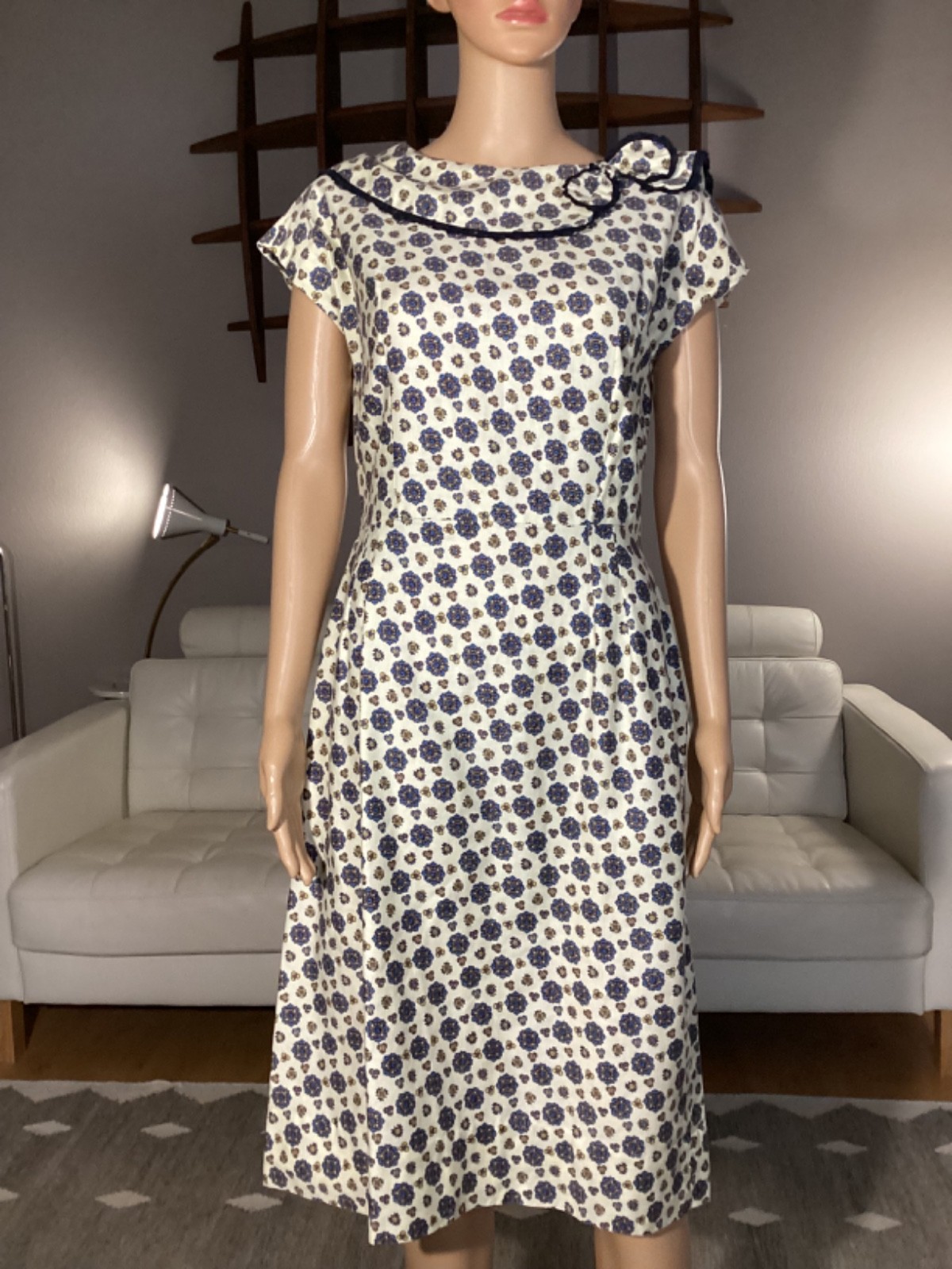 Vintage 1950s Cotton Pattern Fitted Day House Hourglass Fitted Dress Cap Sleeve