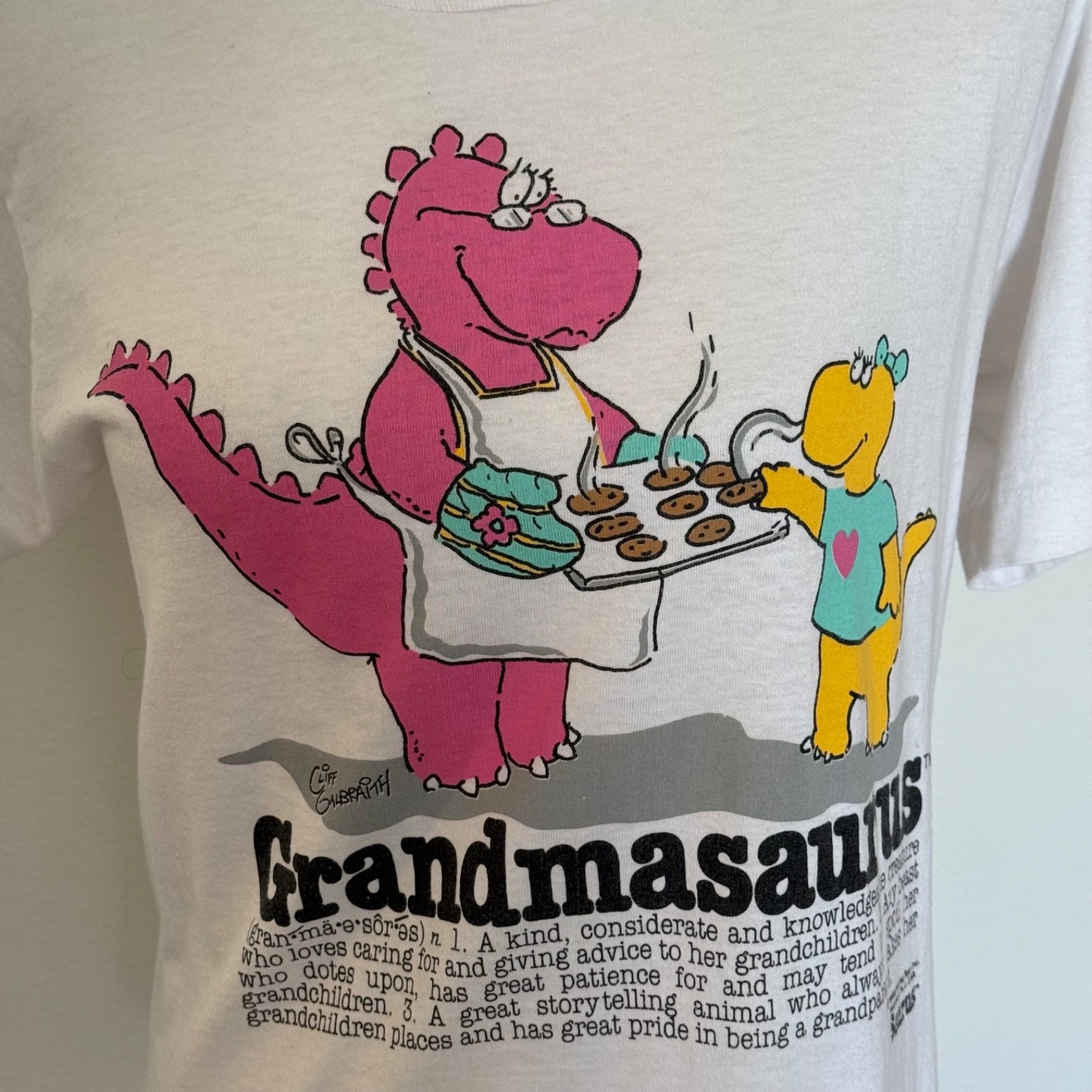 Vintage Women’s Sz Med Momasaurus T Shirt Dinosaur 1988 USA Single Stitch White