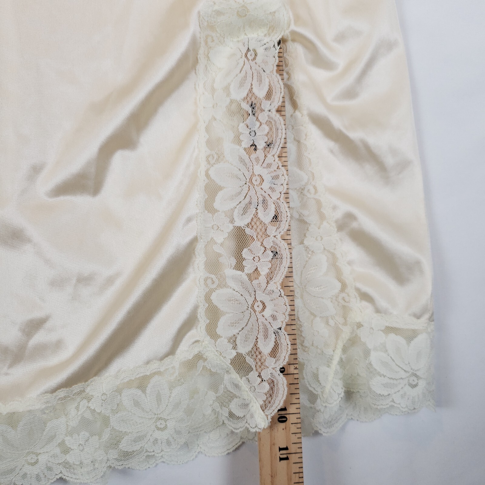 Vintage Kayser Nylon Full Slip Womens 32 Tall Small Lace Trim Thigh Slit Beige
