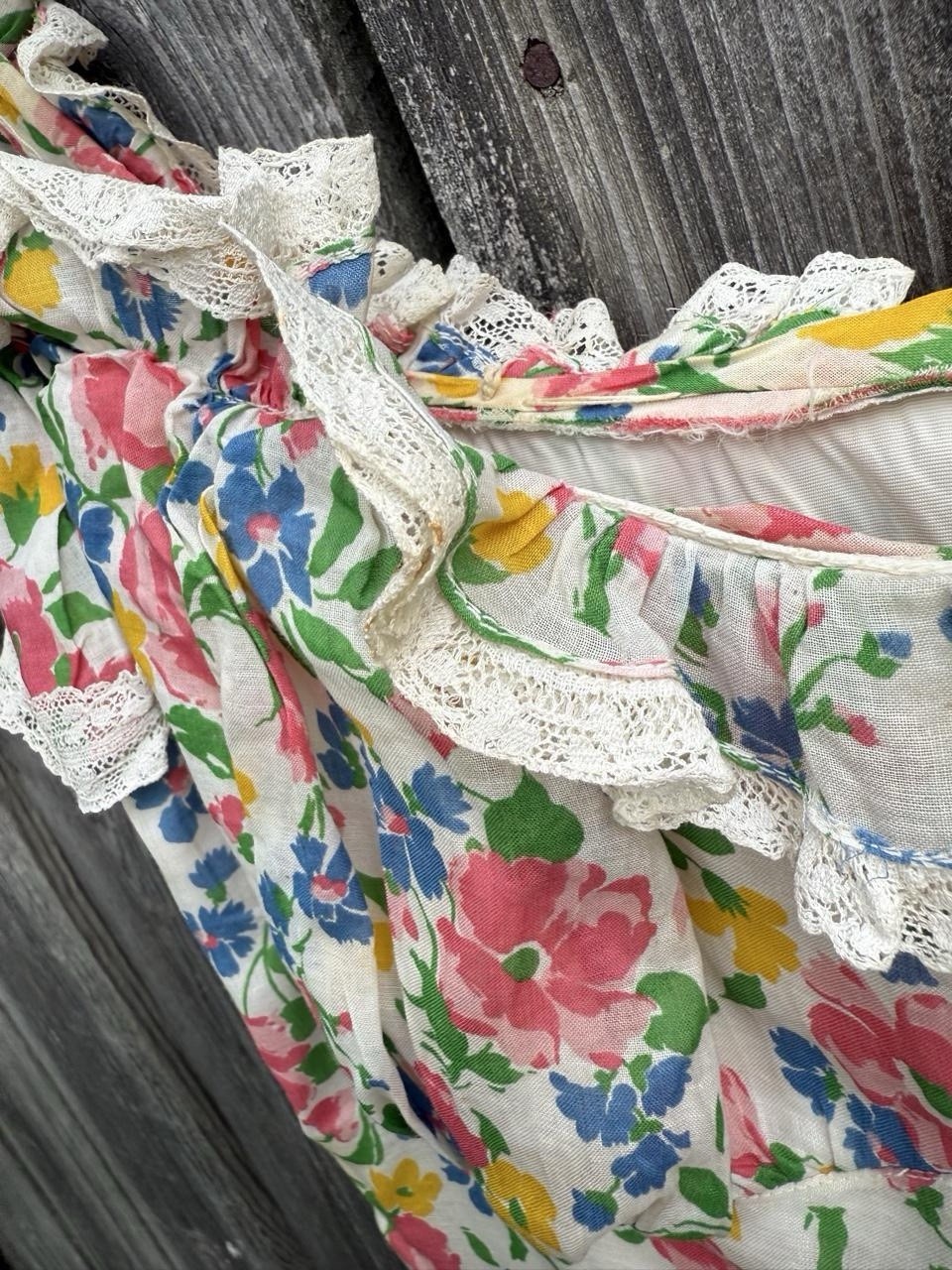 1930s Beautiful Floral Gown With Lace Trim