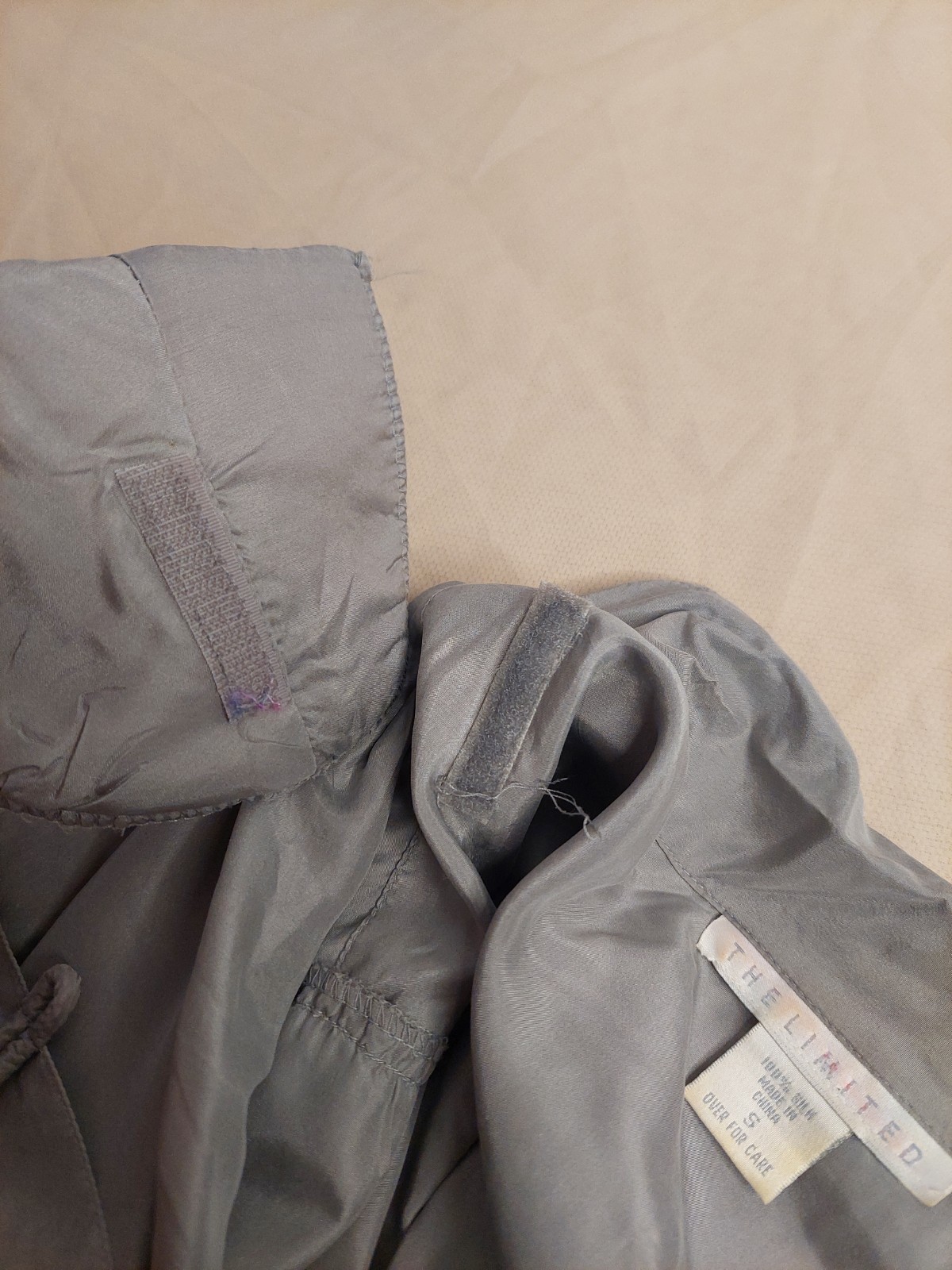 100% Silk Shirt Top Womens S (Fits M) Gray Frog Closure Asian Minimalist Y2K