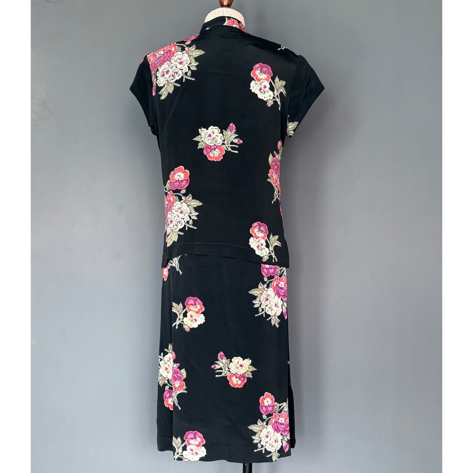 Vintage Asian Skirt Suit | Sz 4 | 100% Silk Floral Cheongsam Hostess – 1970s 80s