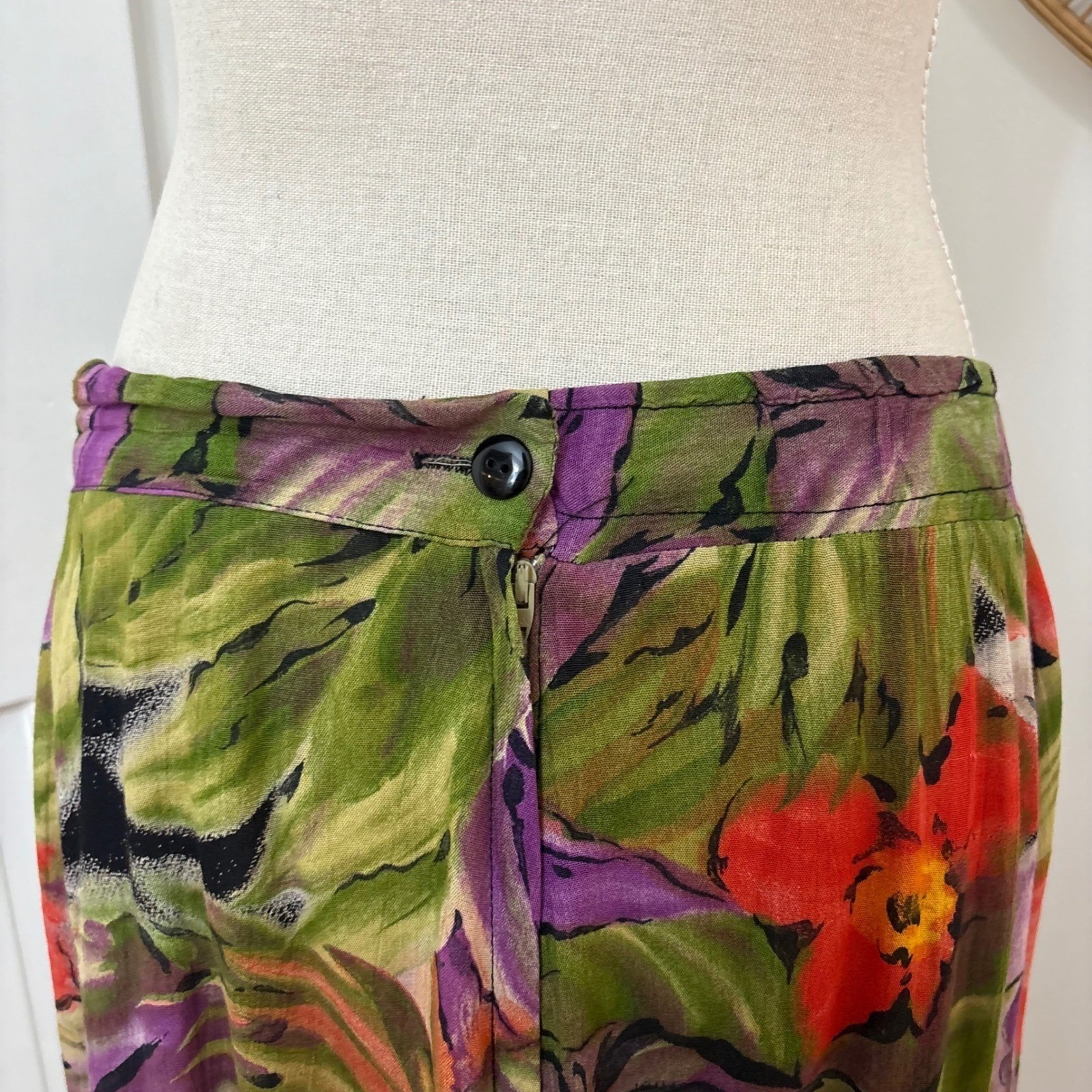 VTG Dark Floral Midi Skirt 22 90s Boho Tropical Art to Wear Botanical Runs Small