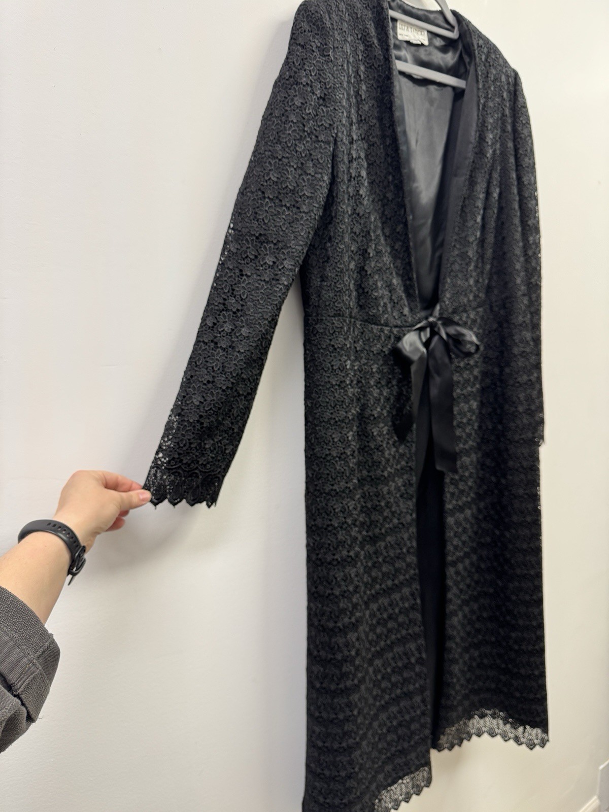 Vtg Lily & Taylor Black Satin Lace Overlay Duster Ribbon Tie Jacket 14