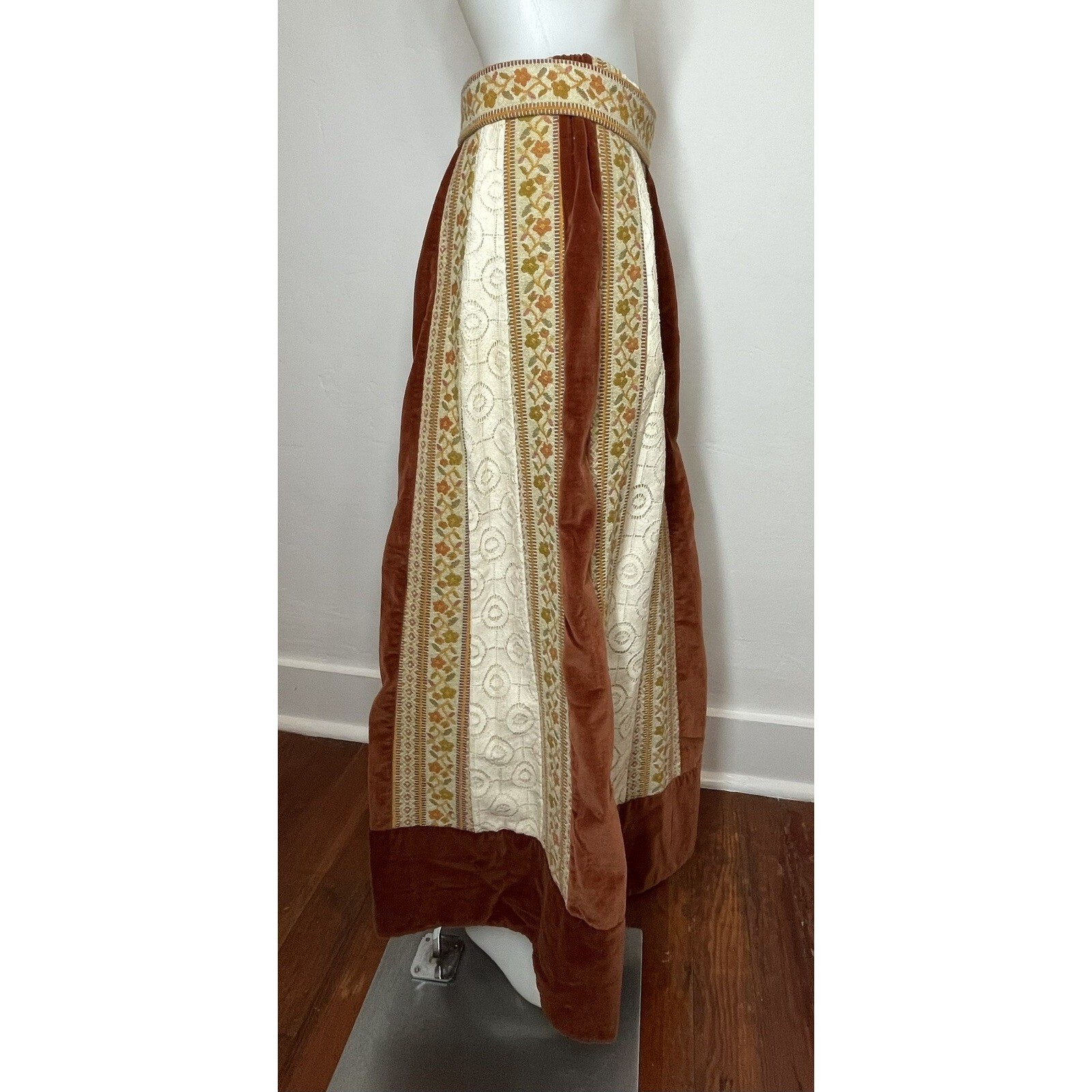 VTG 70s Chessa Davis Maxi Skirt Hippie Boho Velvet Lace Tapestry Waist 27+
