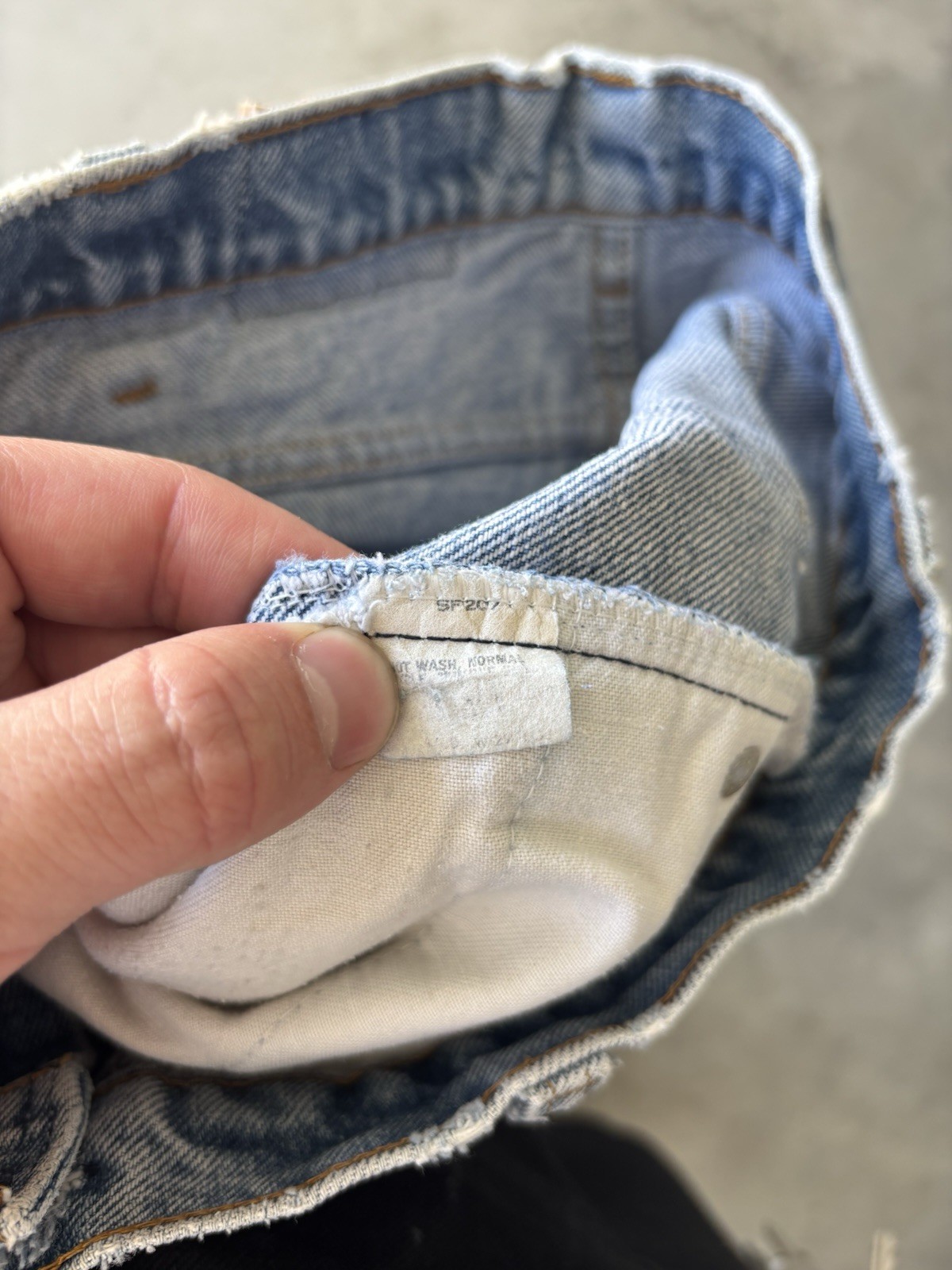 Vintage 1970s Women’s Levi’s 705 Orange Tab Denim Jeans Faded Blue 28×30 USA