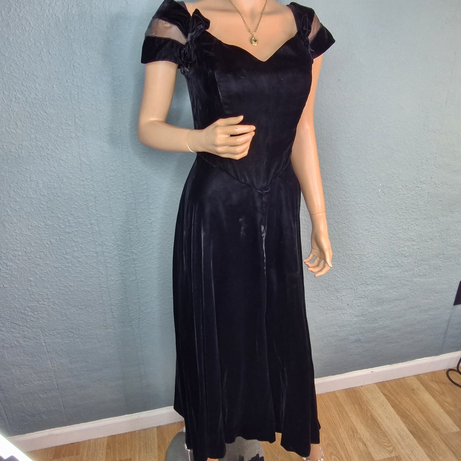 Vintage 90s Y2K Victoria’s Secret Moda Intl Black Velvet Gown Illusion 8/S
