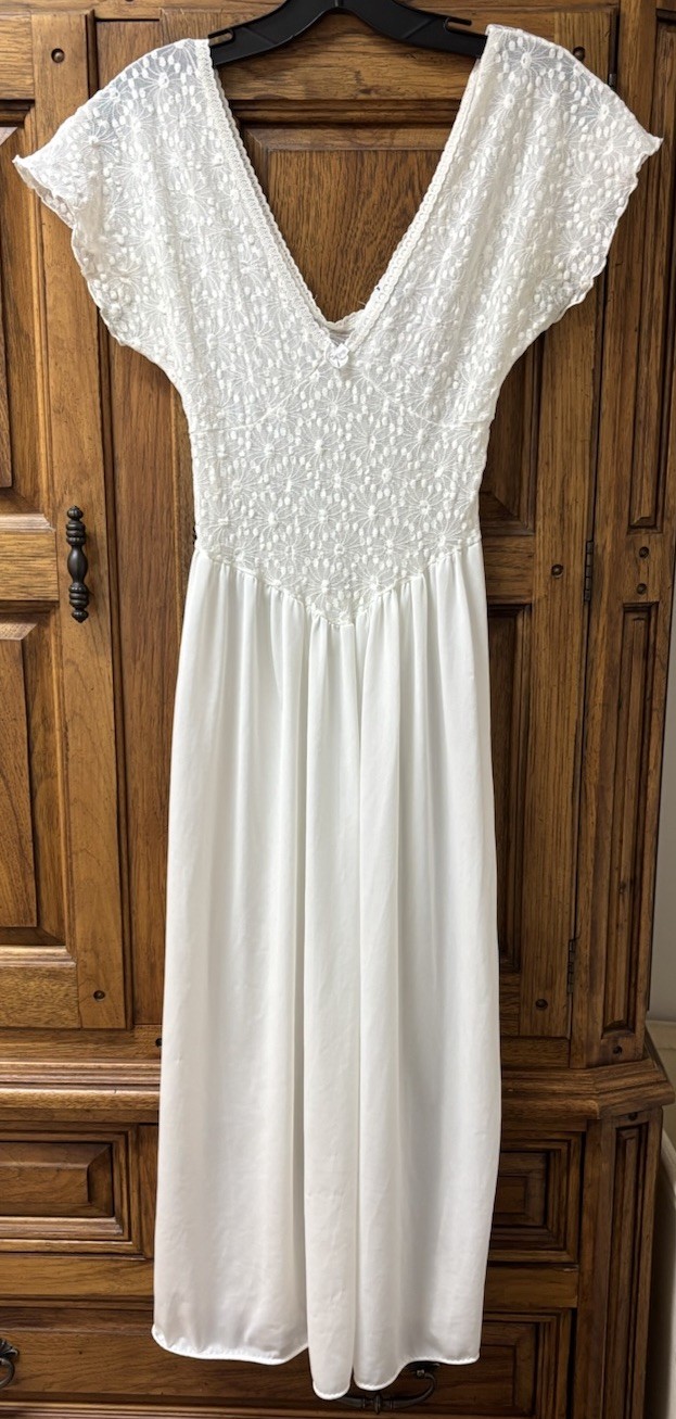 Vintage Intimate Moments White Lace Bodice & Nylon Nightgown Lingerie Medium