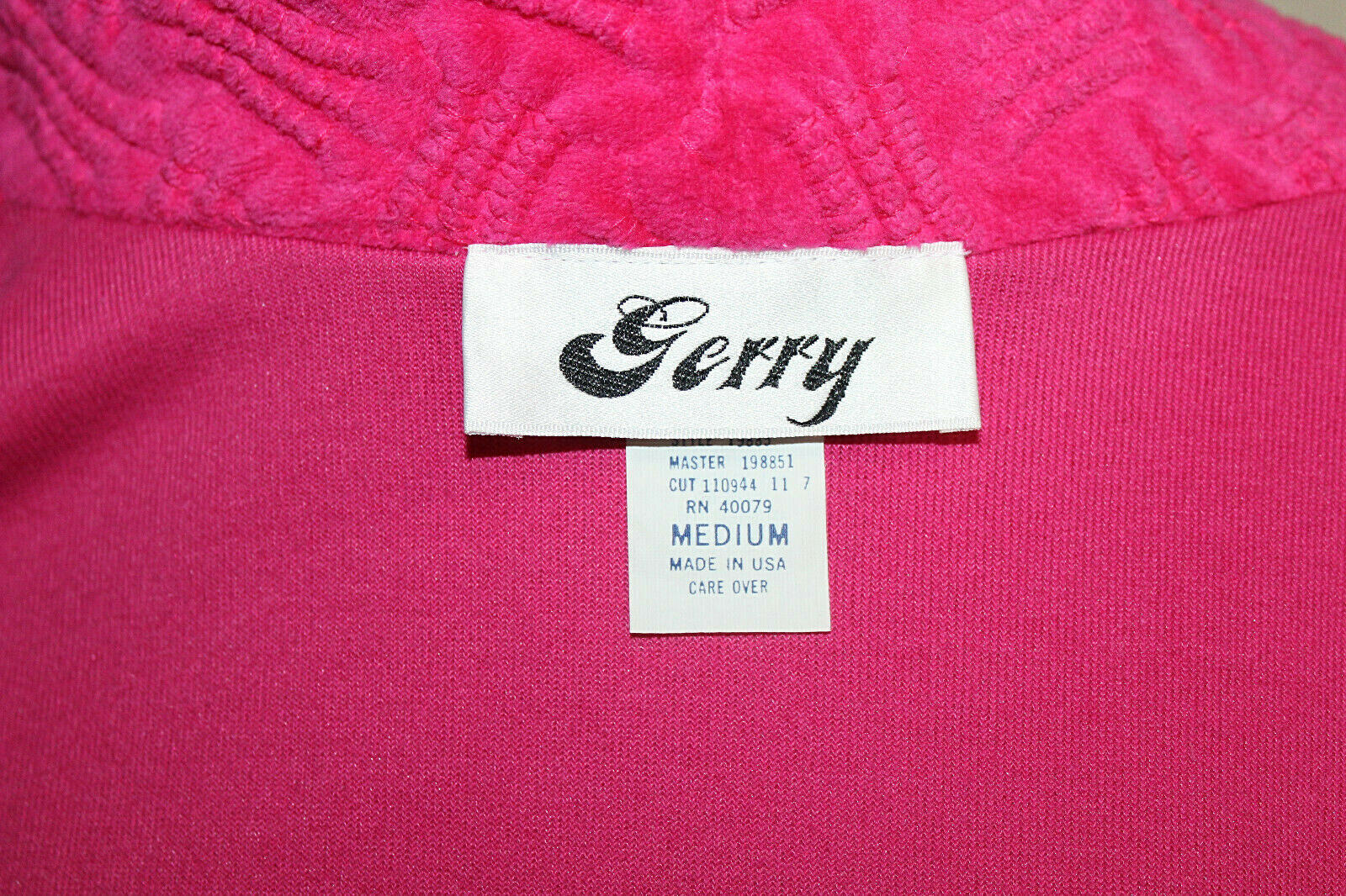 NEW! Vintage GERRY Plush Velour PINK Bathrobe w Embossed Design Trim Size Medium