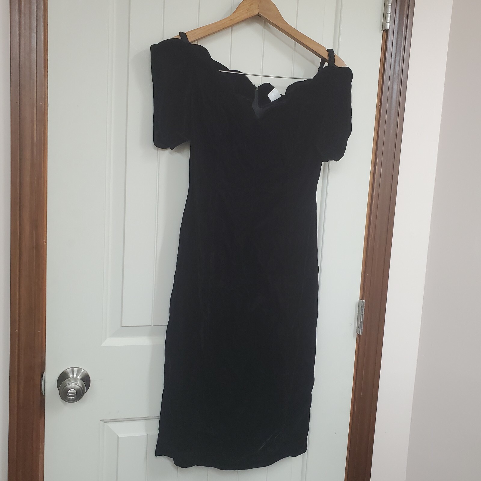 Vintage Expo Nite Black Velvet Formal Dress Cold Shoulder Size 6 See measurement