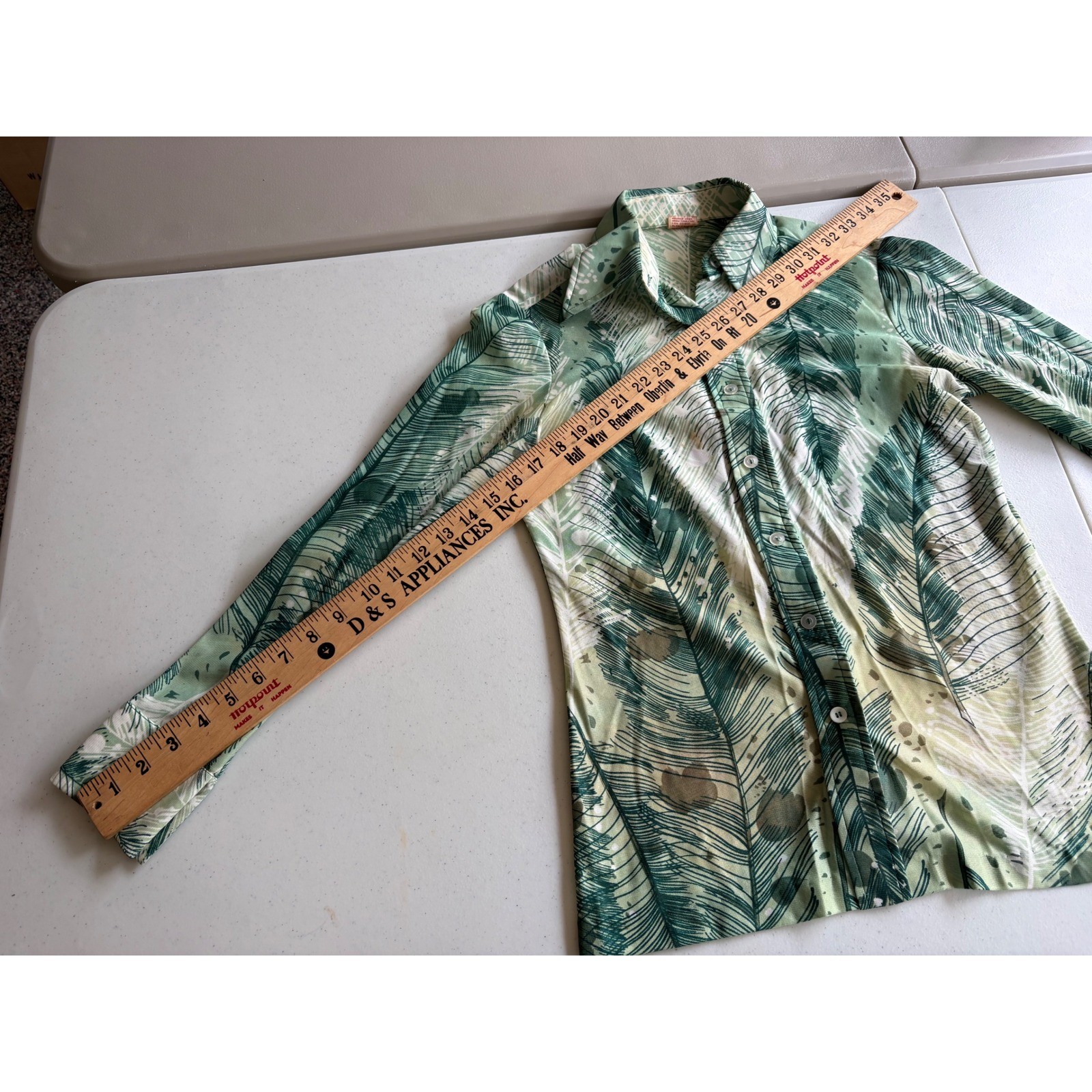 Vintage 70s Green Tropical Feather Print Button Down Shirt Small 11/12