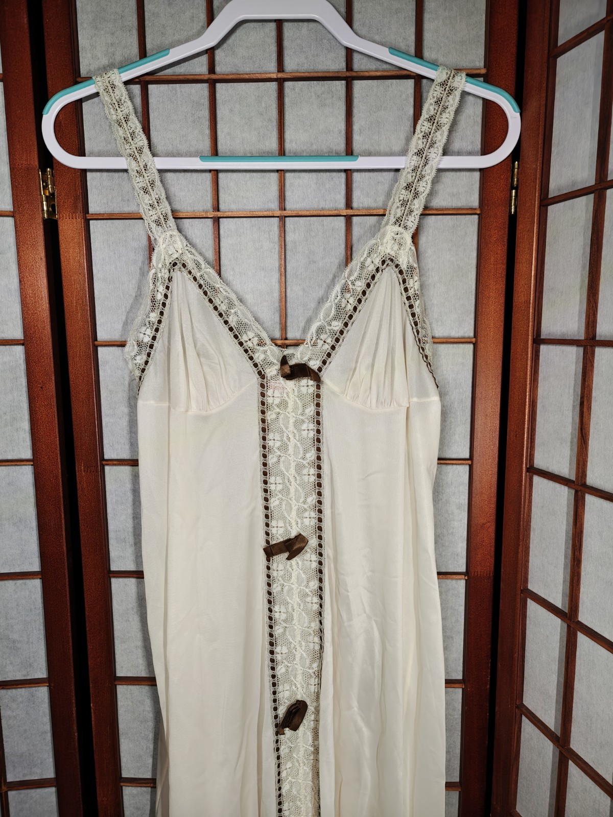 1970s Maidenform Dreamwear Ivory & Brown Vintage Slip Medium