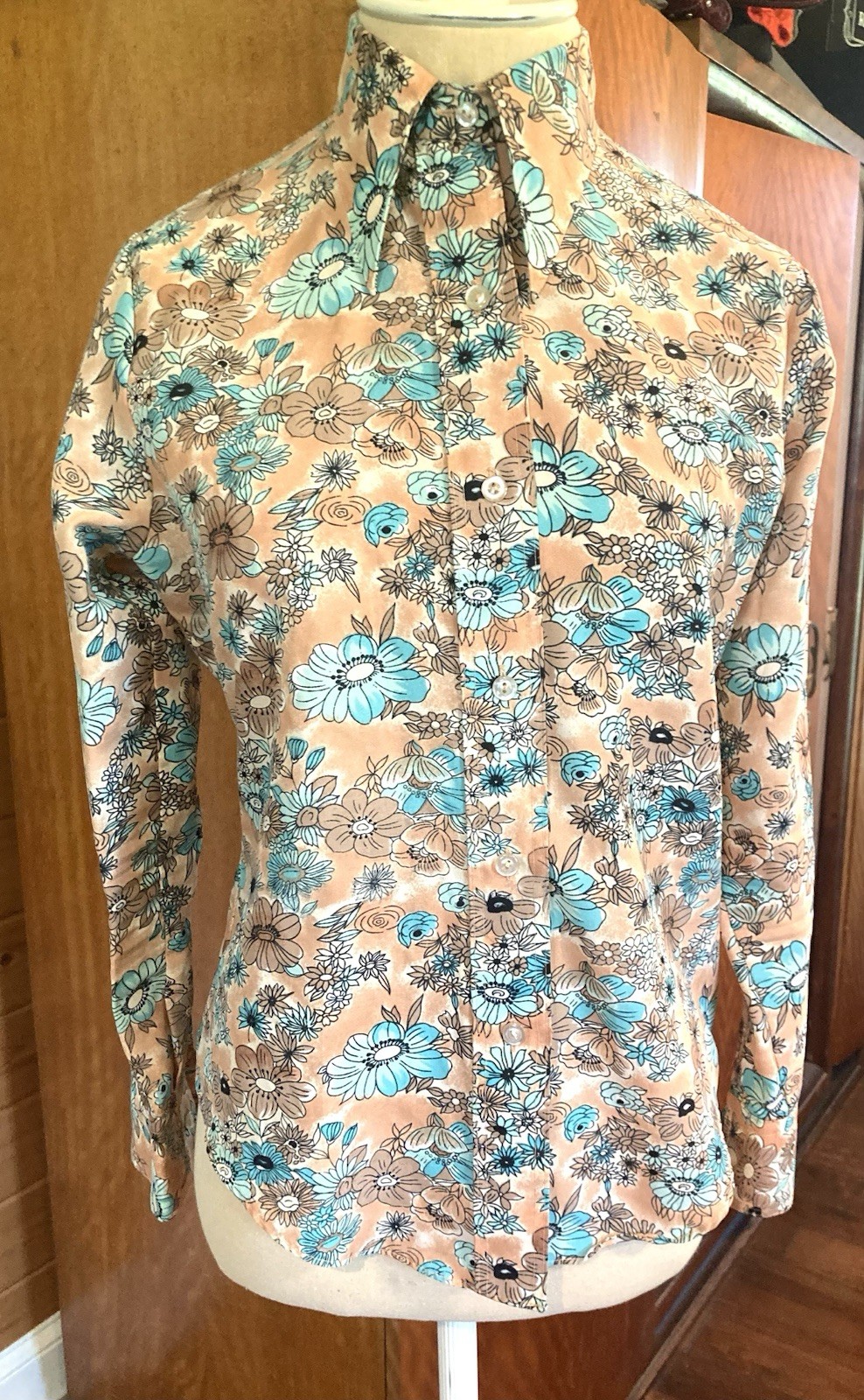 Vintage 1970s disco blouse dagger collar daisy flowers abstract print poly B 37