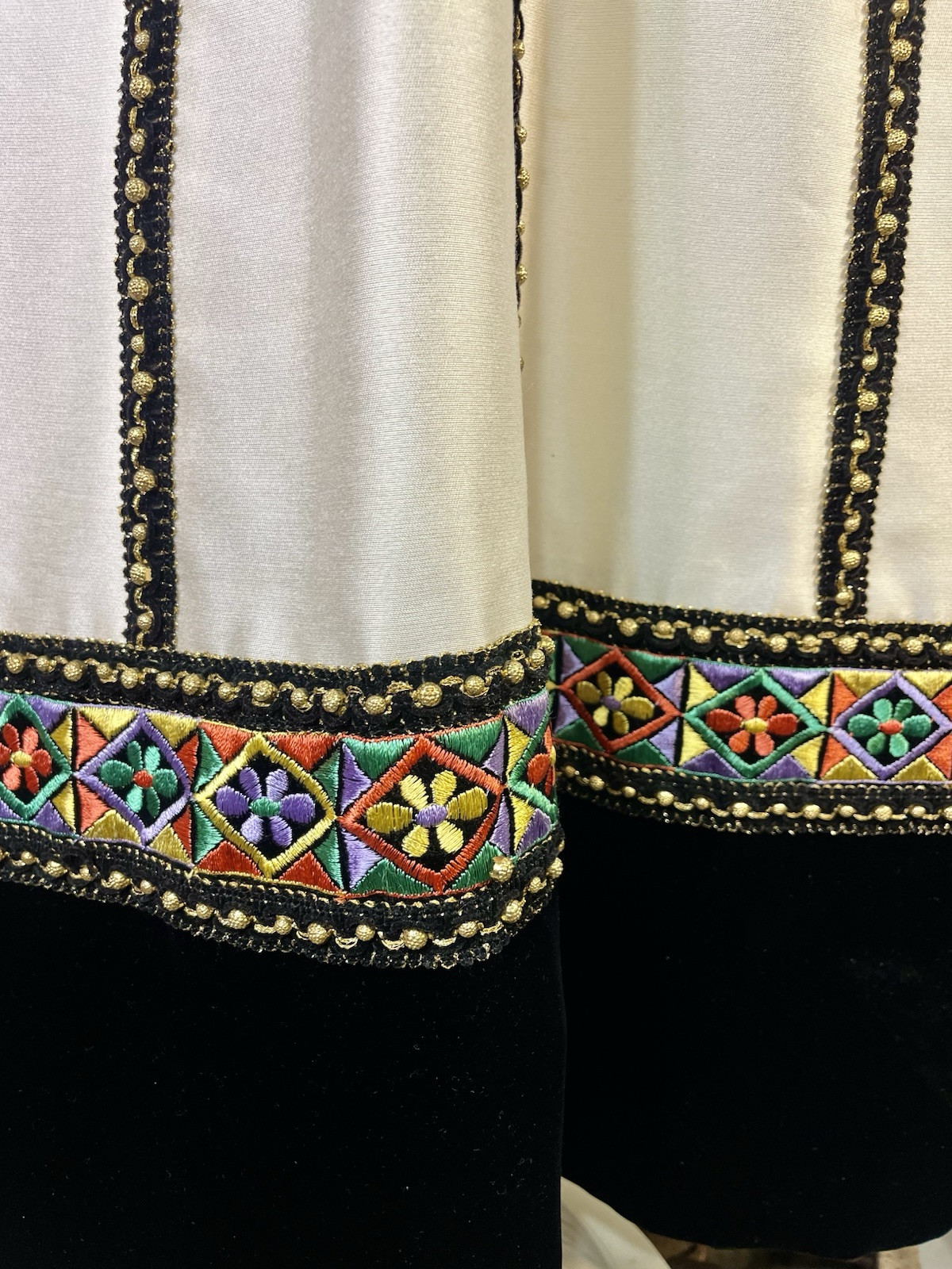 Stunning VTg Mod 1960s/1970s Maxi Dress Velvet,Mod Daisy’s,Beaded bric-A-brac