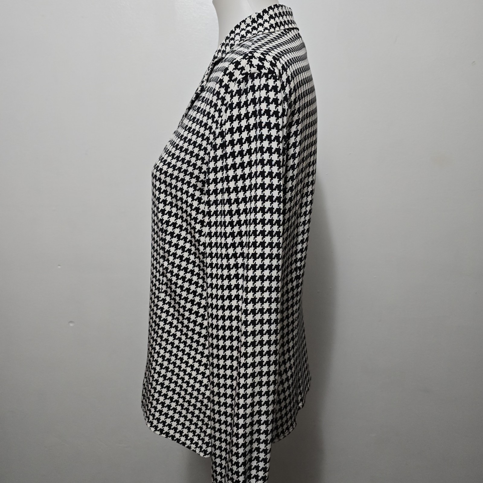 Vintage Casual Corner 90s Black & White Houndstooth Silk Button Down Size 10