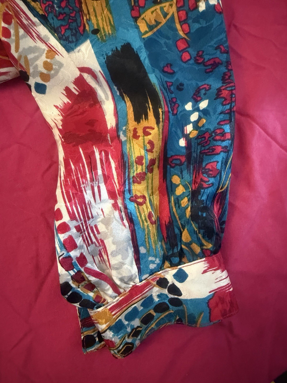 This Beautiful Da-Rue Vintage 80s Blouse Multi Colored Size 12/14 bow at neck