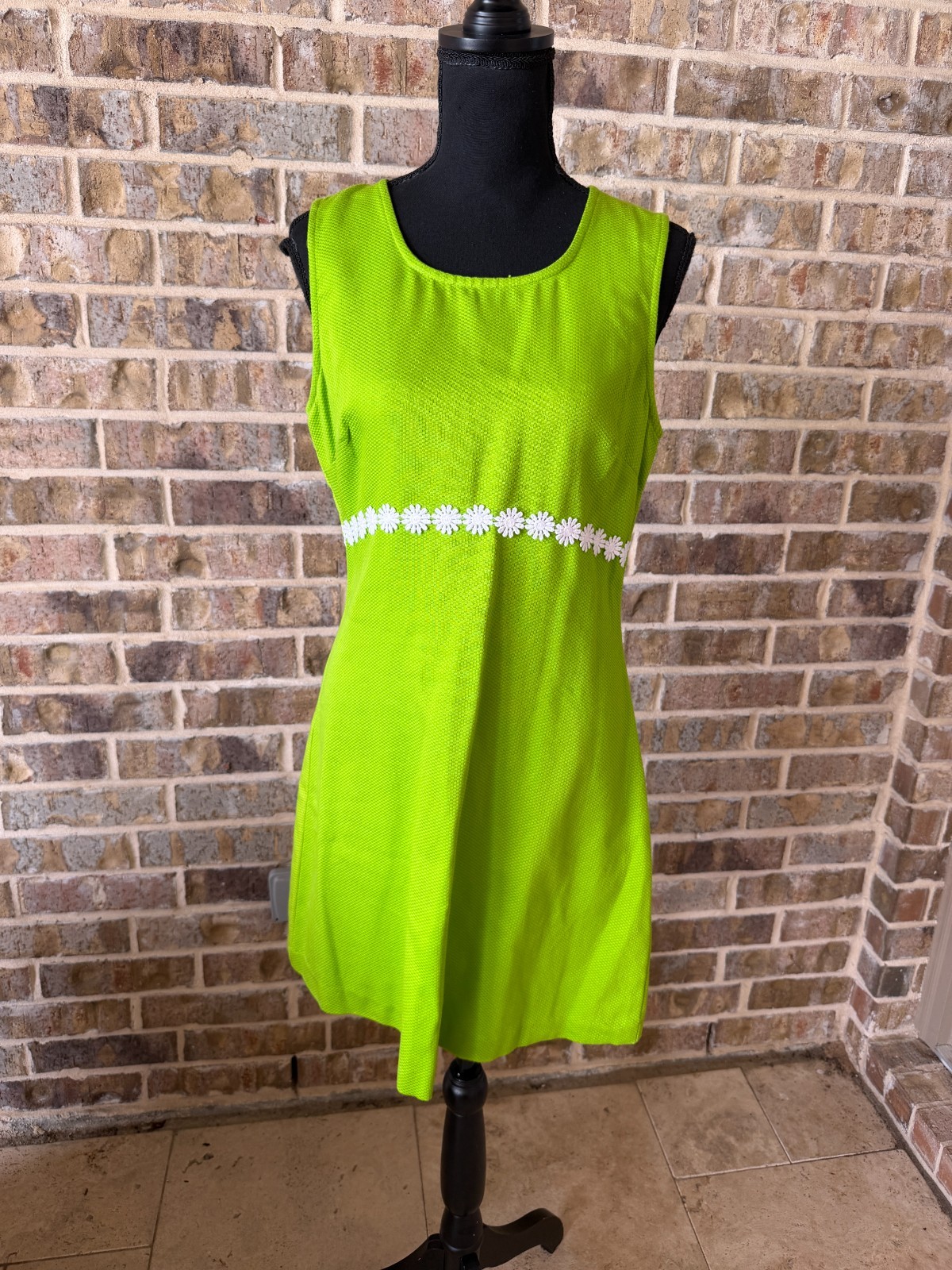 possessed clothing company vintage 90’s Y2K shift dress size 7 lime green casual