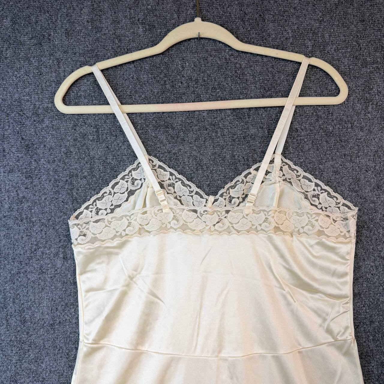 Vintage VENTURA Ivory Nylon Slip Nightgown Lace Trim Adjustable Straps 40”