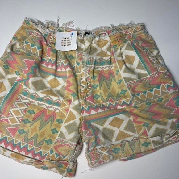 Vintage Wet Seal Aztec short size 9 frayed waistline, relaxed fit cuffs