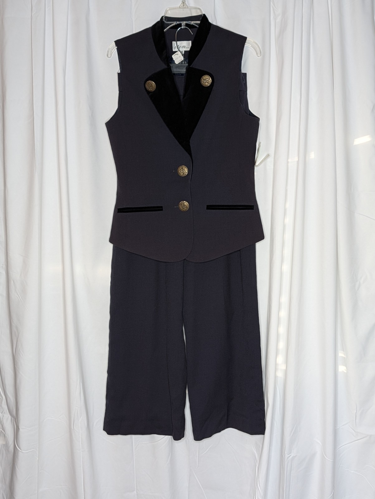 Vintage Women’s Navy Velvet Collar Pantsuit by Item. Size 10. Faille. Lined.