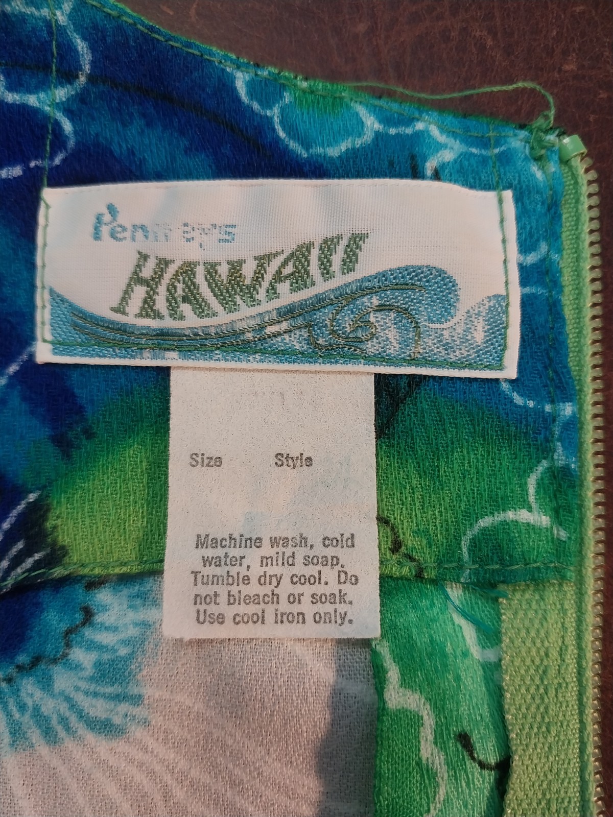 Vintage 1960s Penneys Hawaii Maxi Dress Hawaiian Print Size Small Excellent Cond