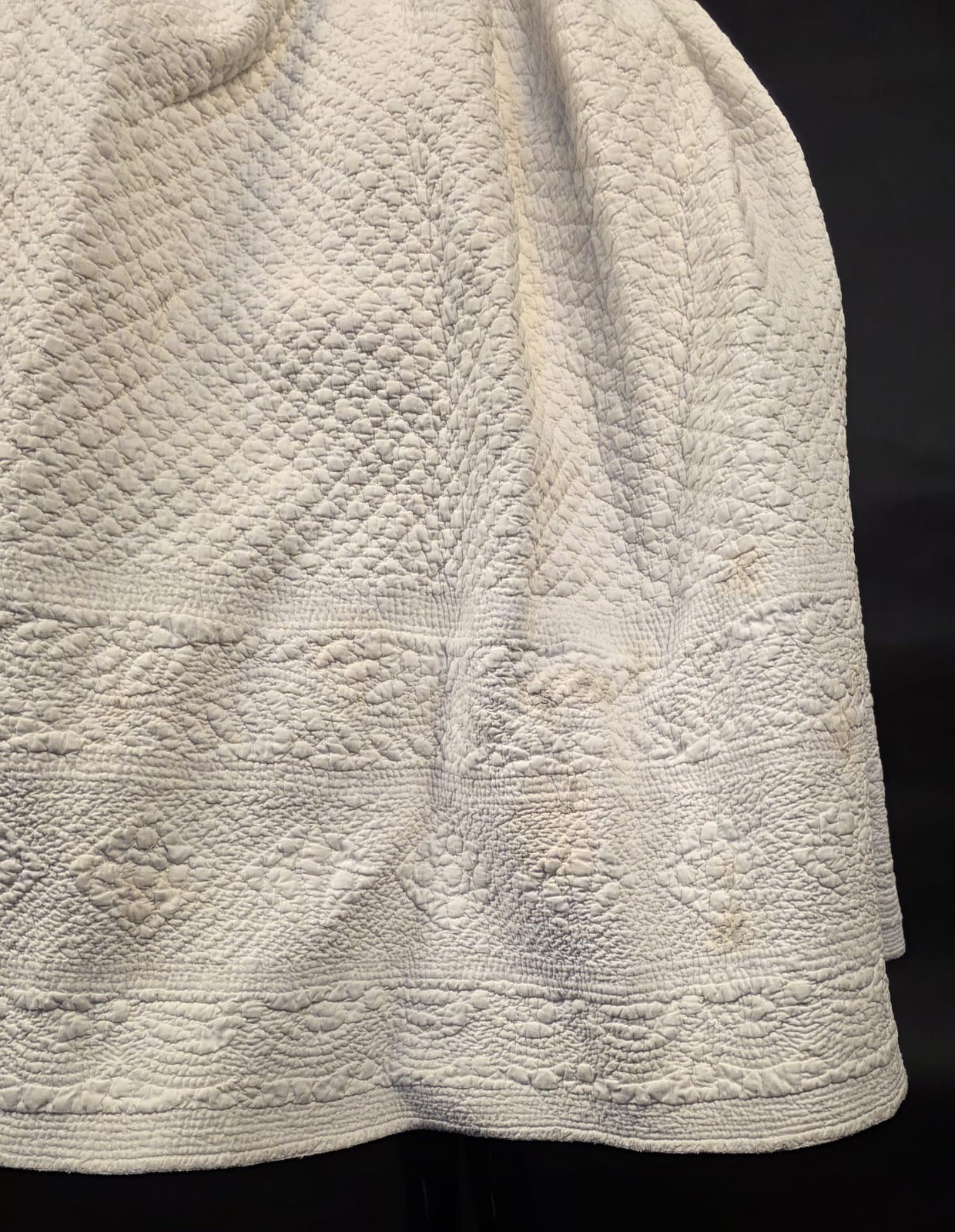 ANTIQUE 18TH C HAND QUILTED THICK COTTON PETTICOAT FOR DRESS W FLORALS