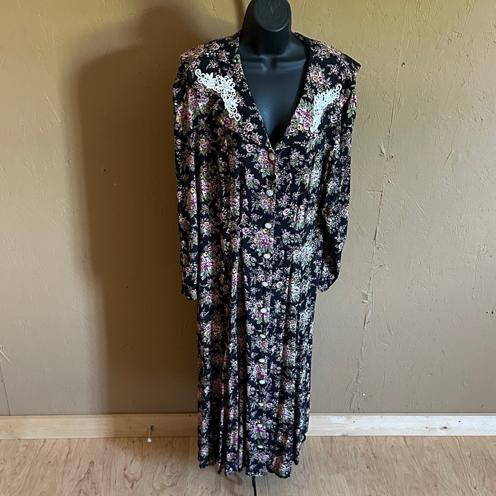 Black Floral Maxi Dress with White Lace Accents, Vintage Sarah Richards Plus 20