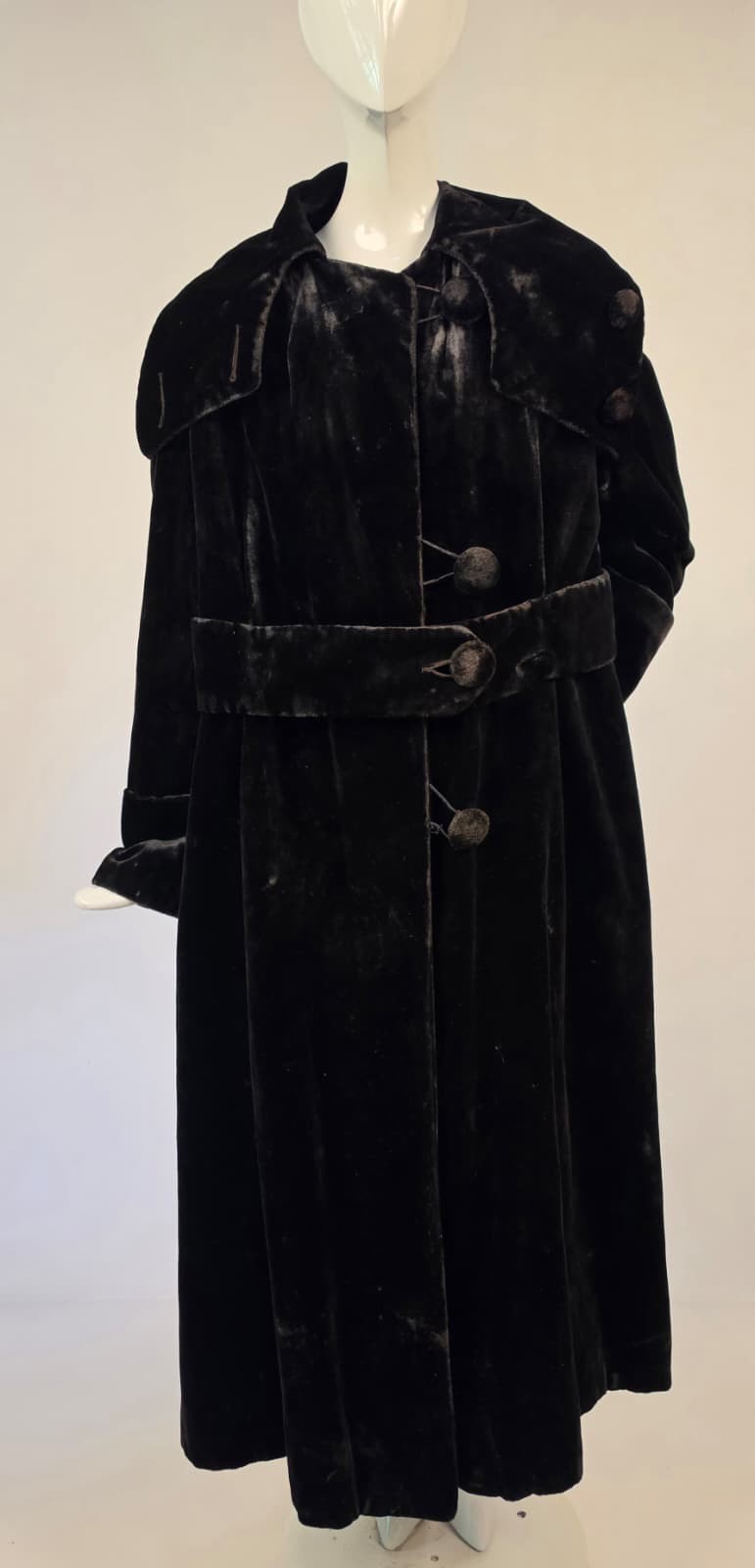 EDWARDIAN THICK BROWN VELVET COAT W BELT + SELF COVERED BUTTONS
