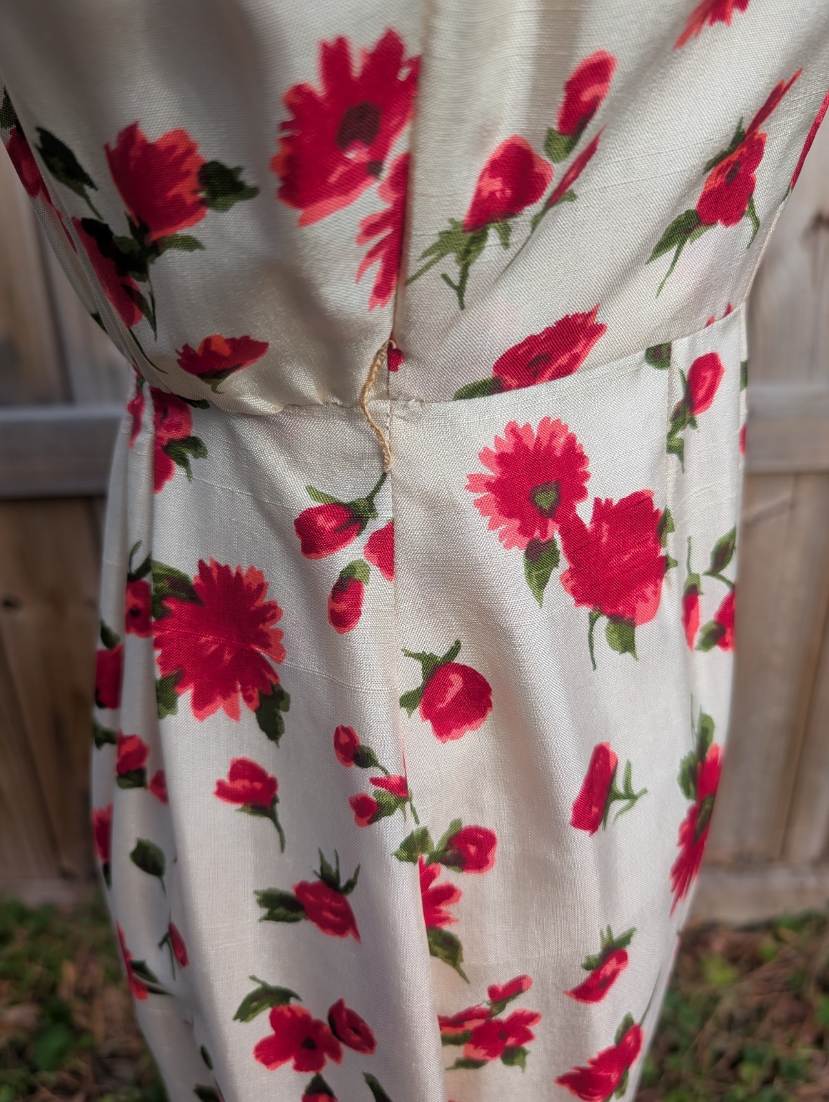 1950s 1960s Day Dress Red Floral Silky Fabric Covered Buttons Straight Skirt S/M