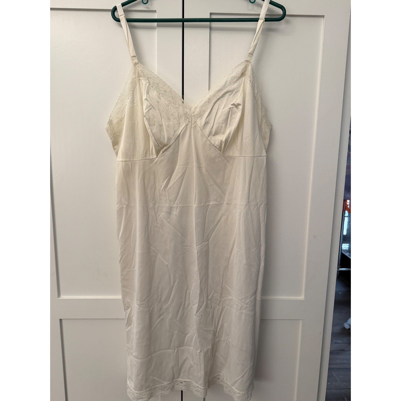 Vanity Fair Vintage Cream Lace Full Slip Antron III Nylon Size 44 Made in USA