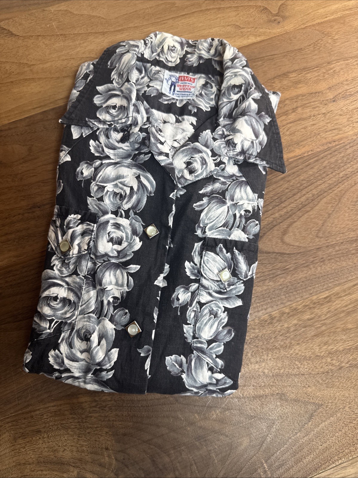 Vintage Levis Western Wear Pearl Snap Shirt Short Sleeve Black Floral Cotton